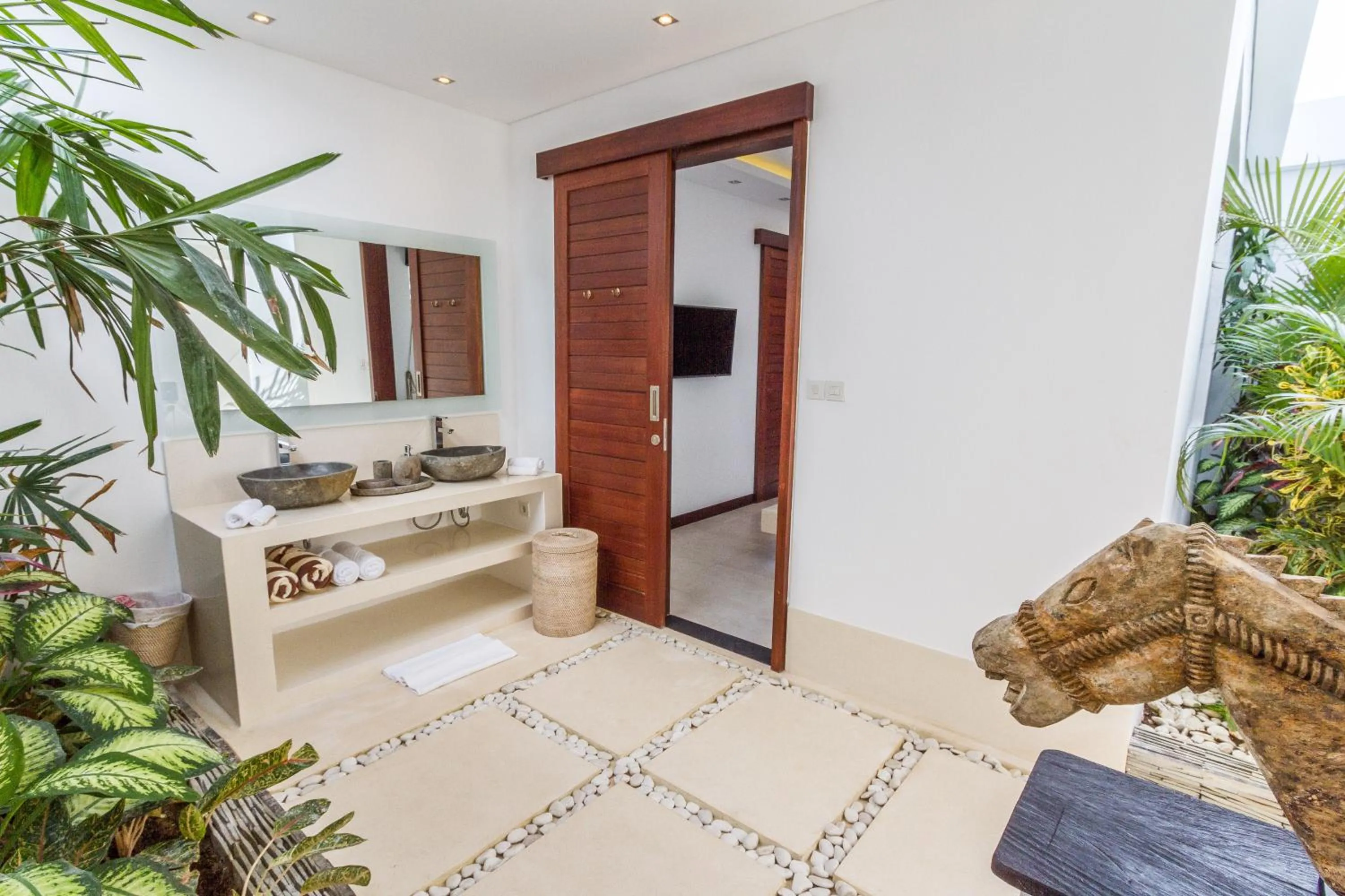 Villa Juna - Beautiful 3 Bedroom in Seminyak