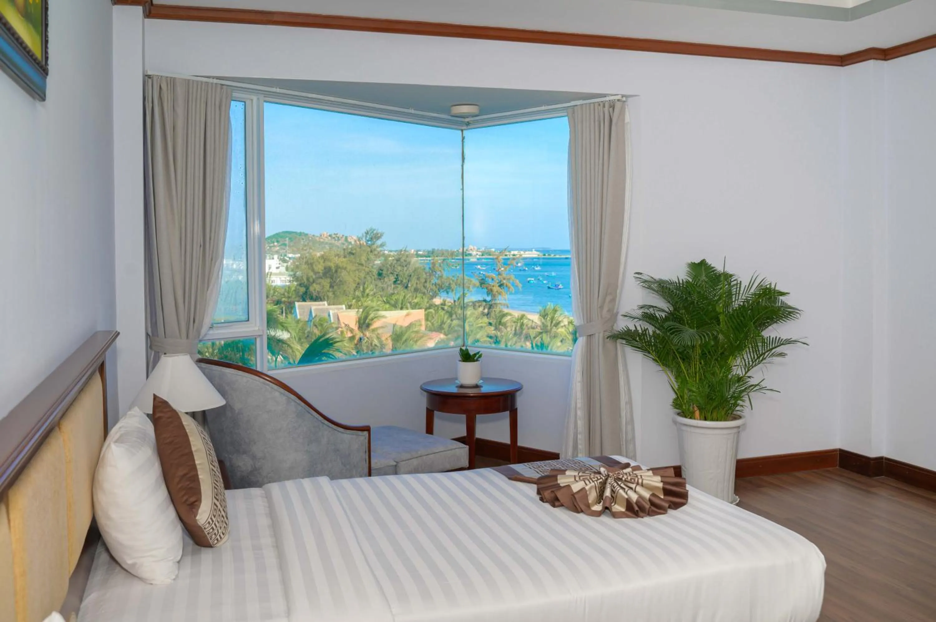 Bed in Saigon - Ninh Chu Hotel & Resort