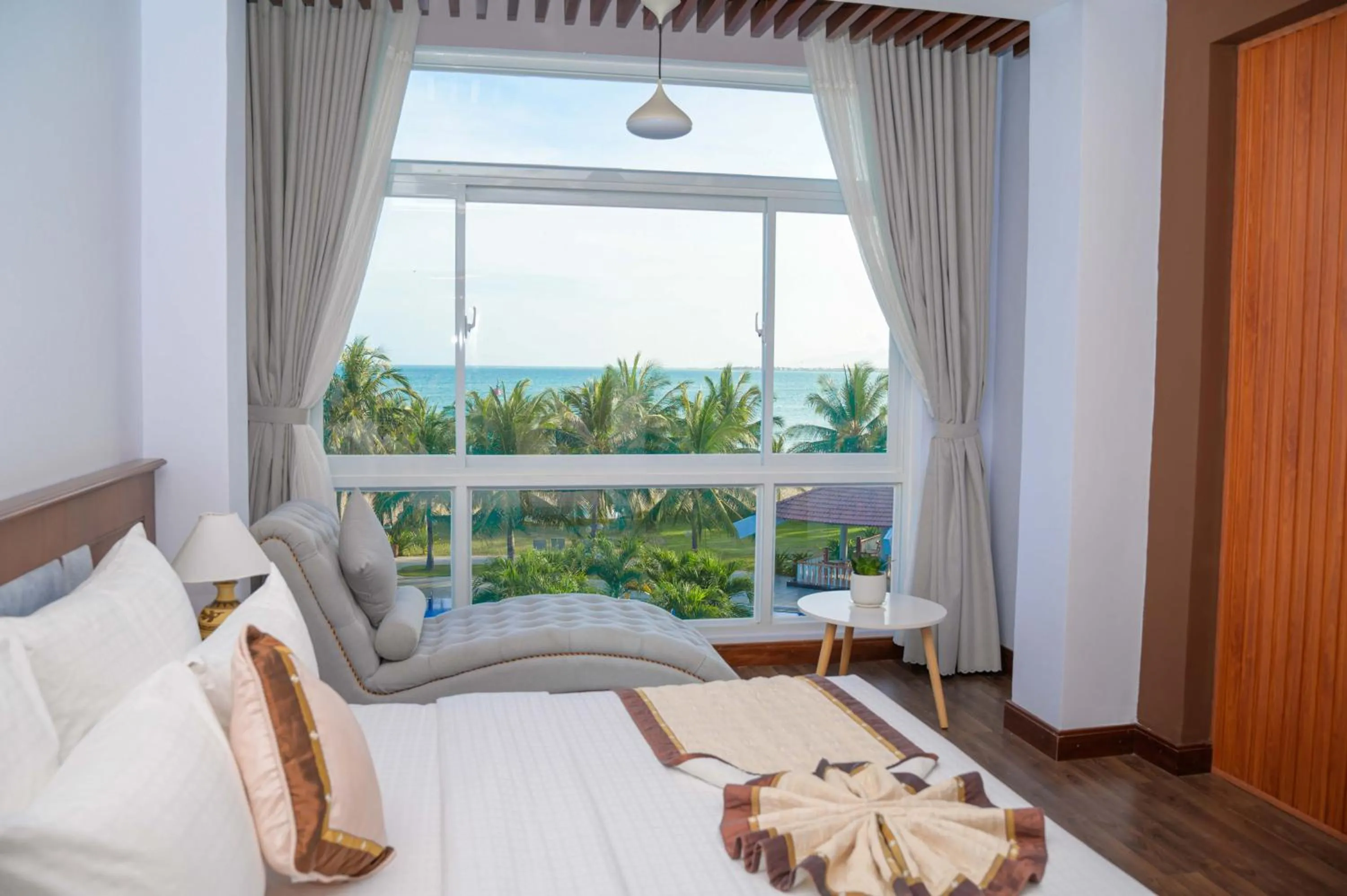 Bed in Saigon - Ninh Chu Hotel & Resort