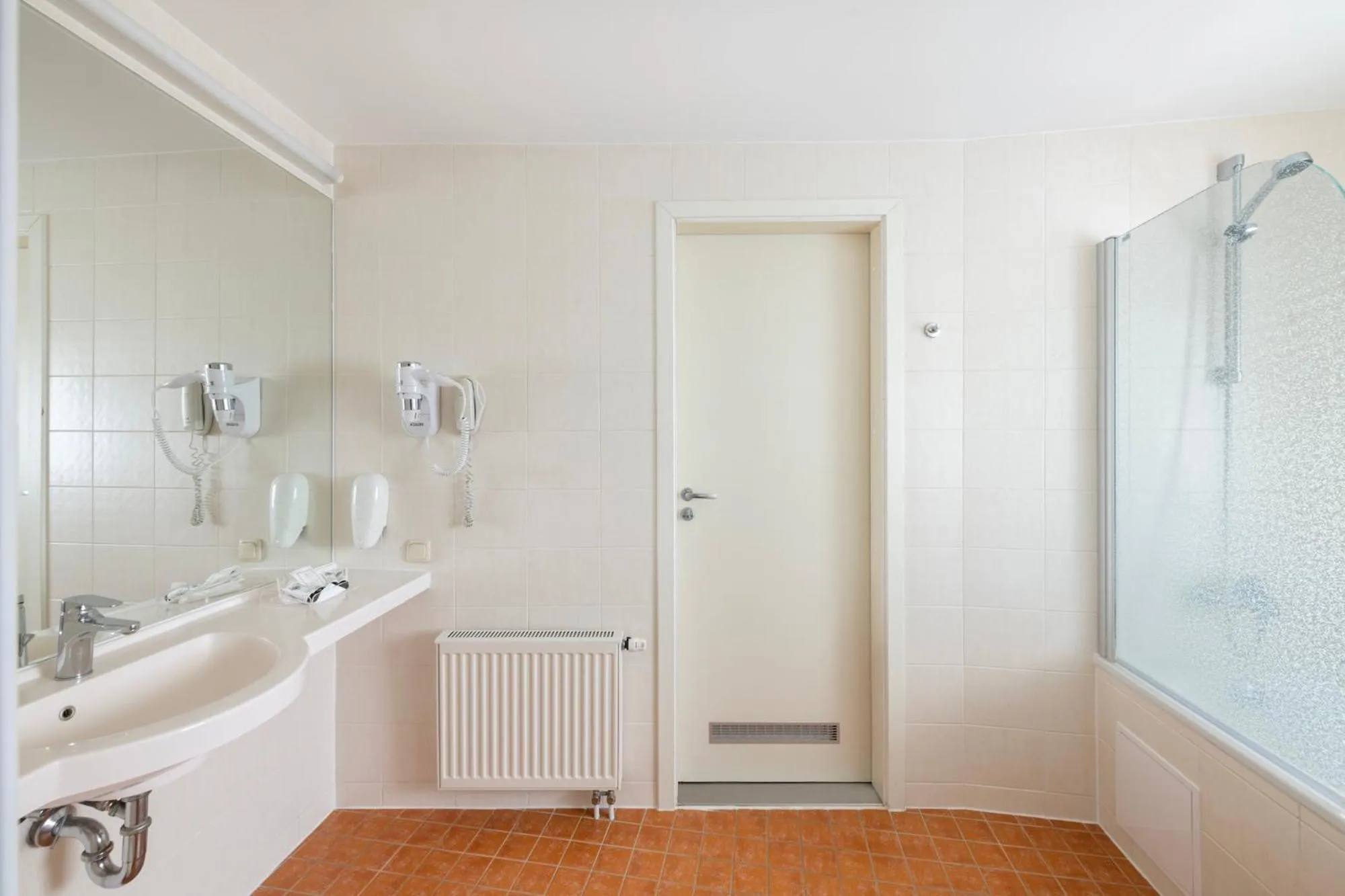 Bathroom in Art City Inn