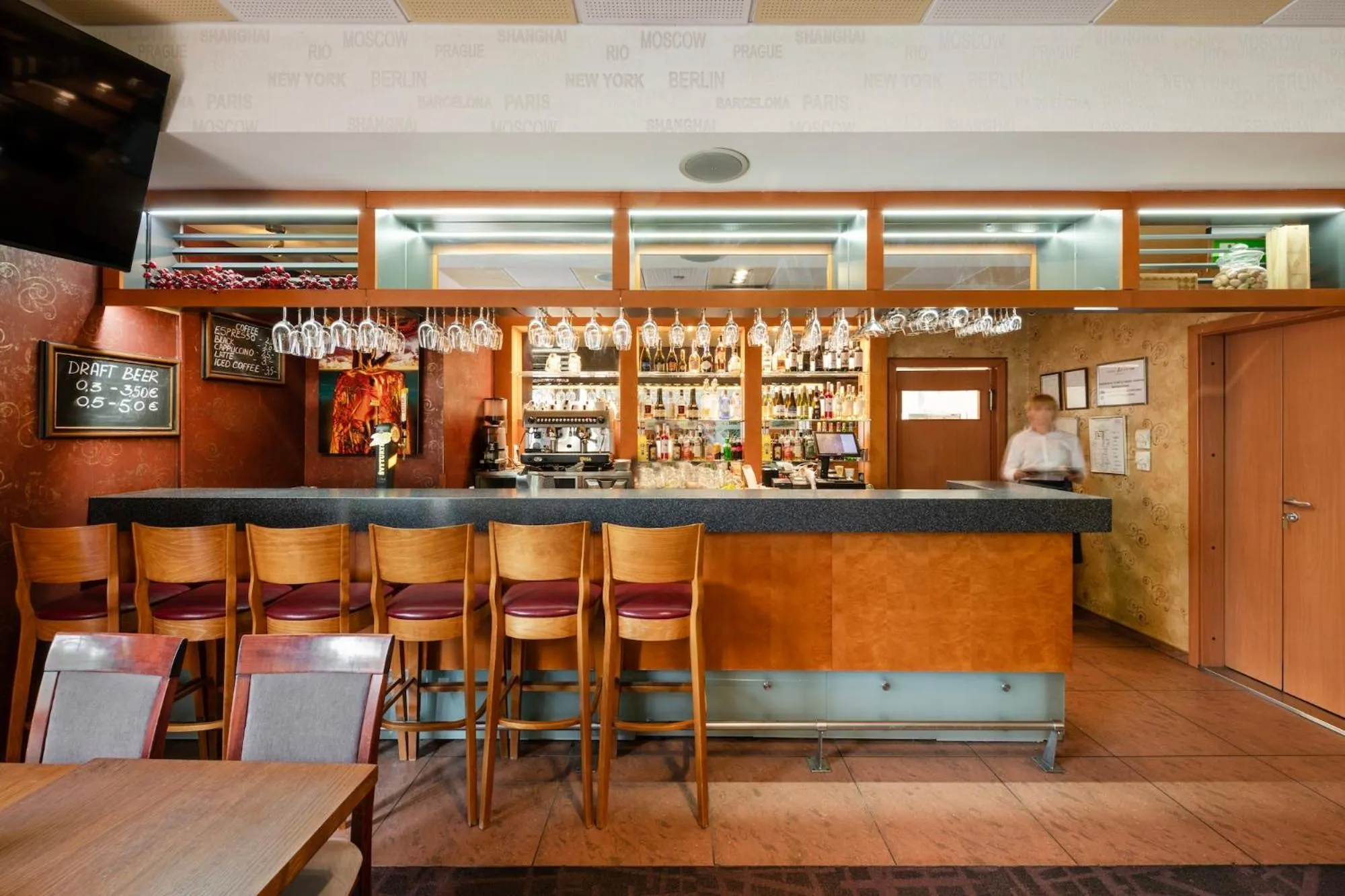 Restaurant/places to eat in Art City Inn