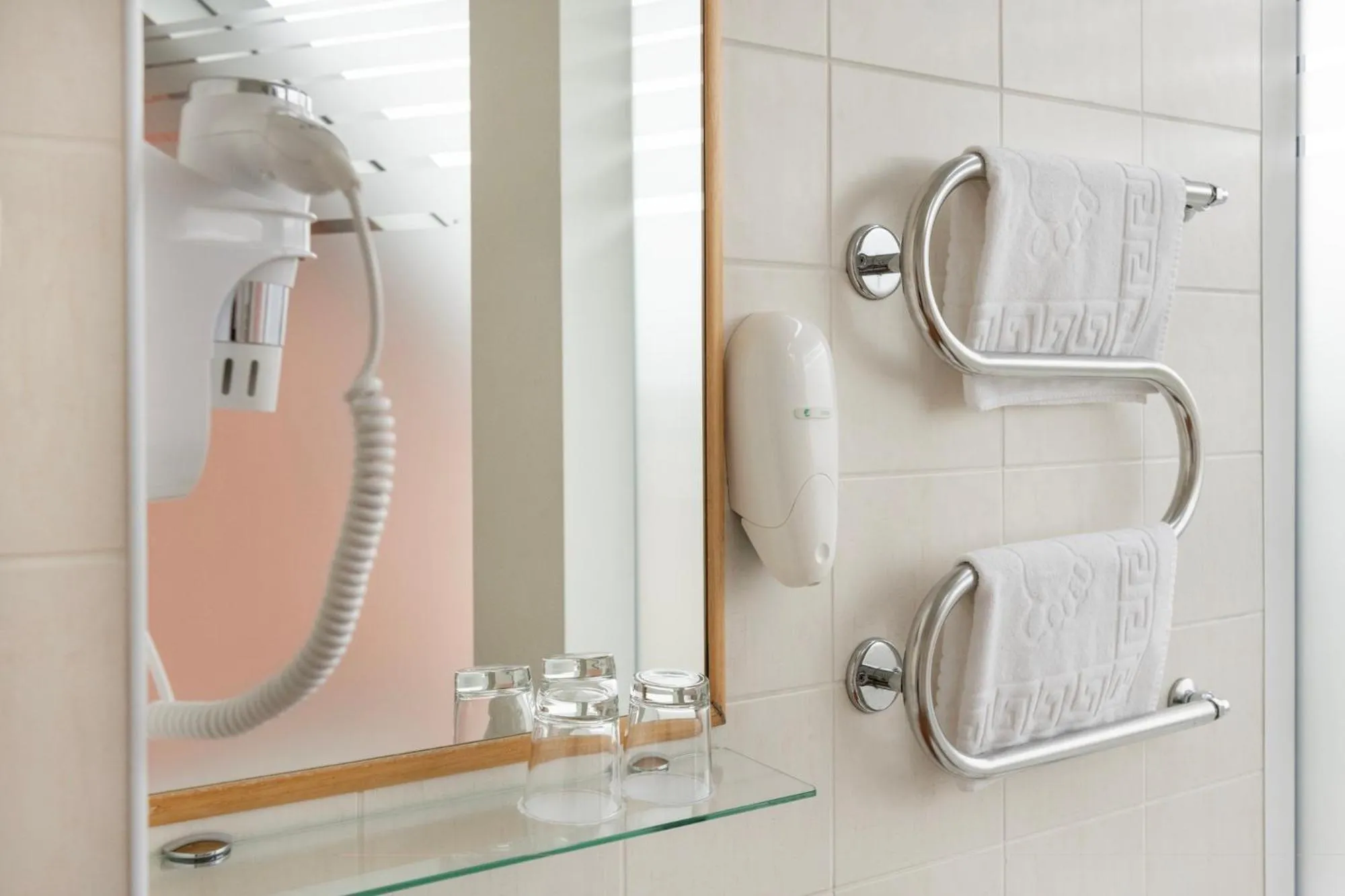 Bathroom in Art City Inn