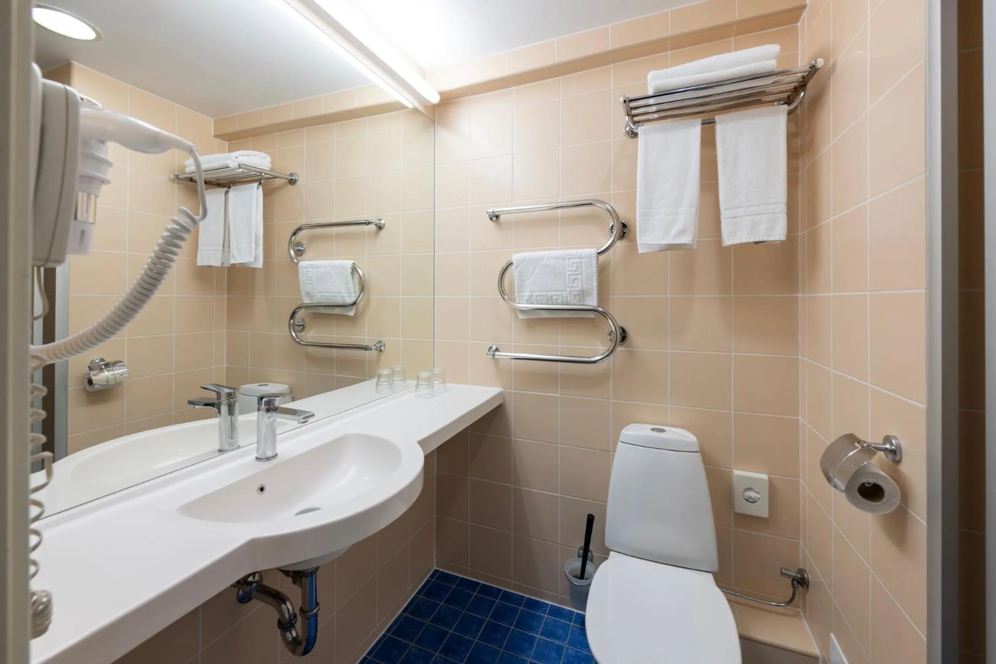 Shower in Art City Inn