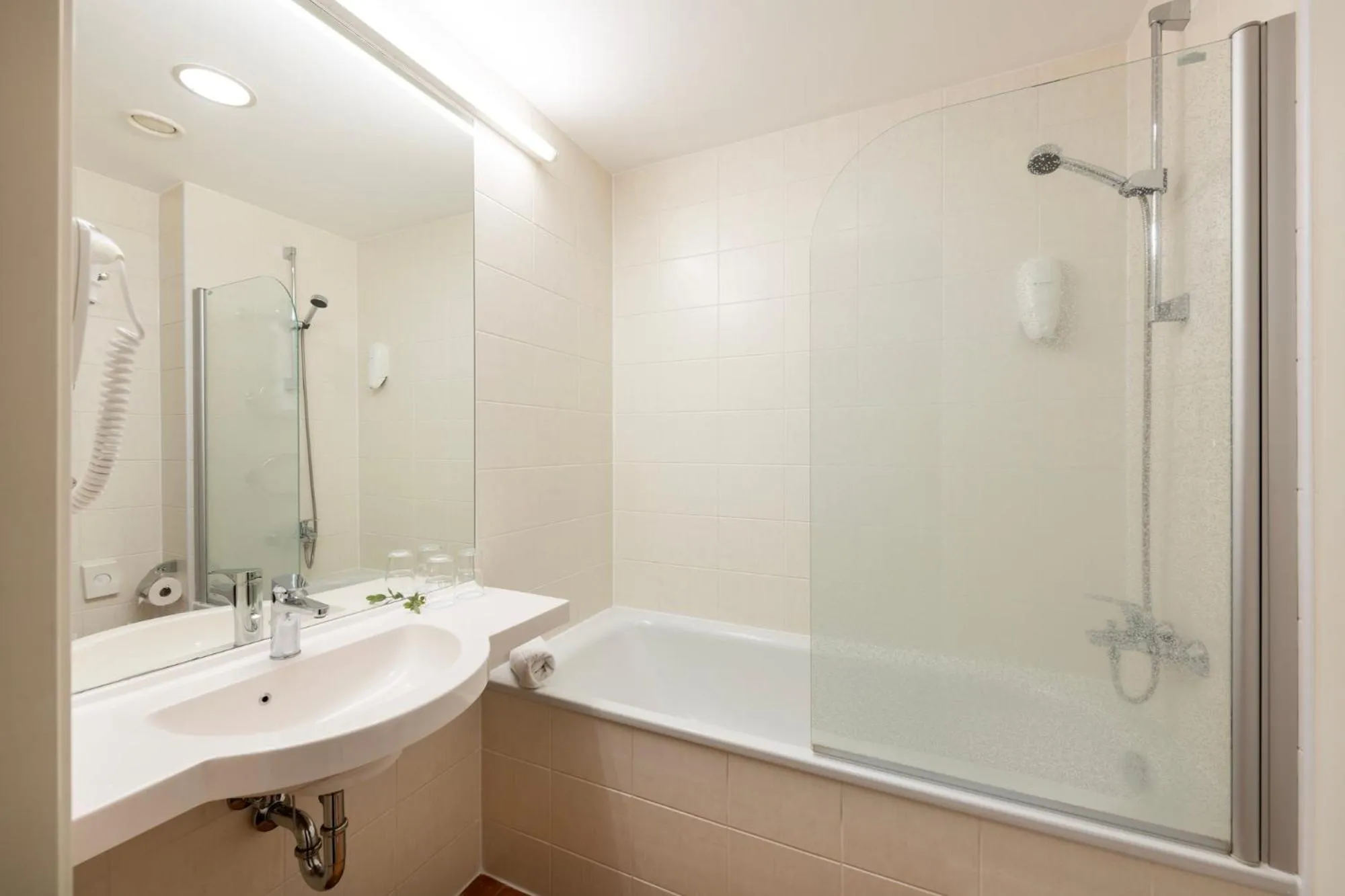 Bathroom in Art City Inn