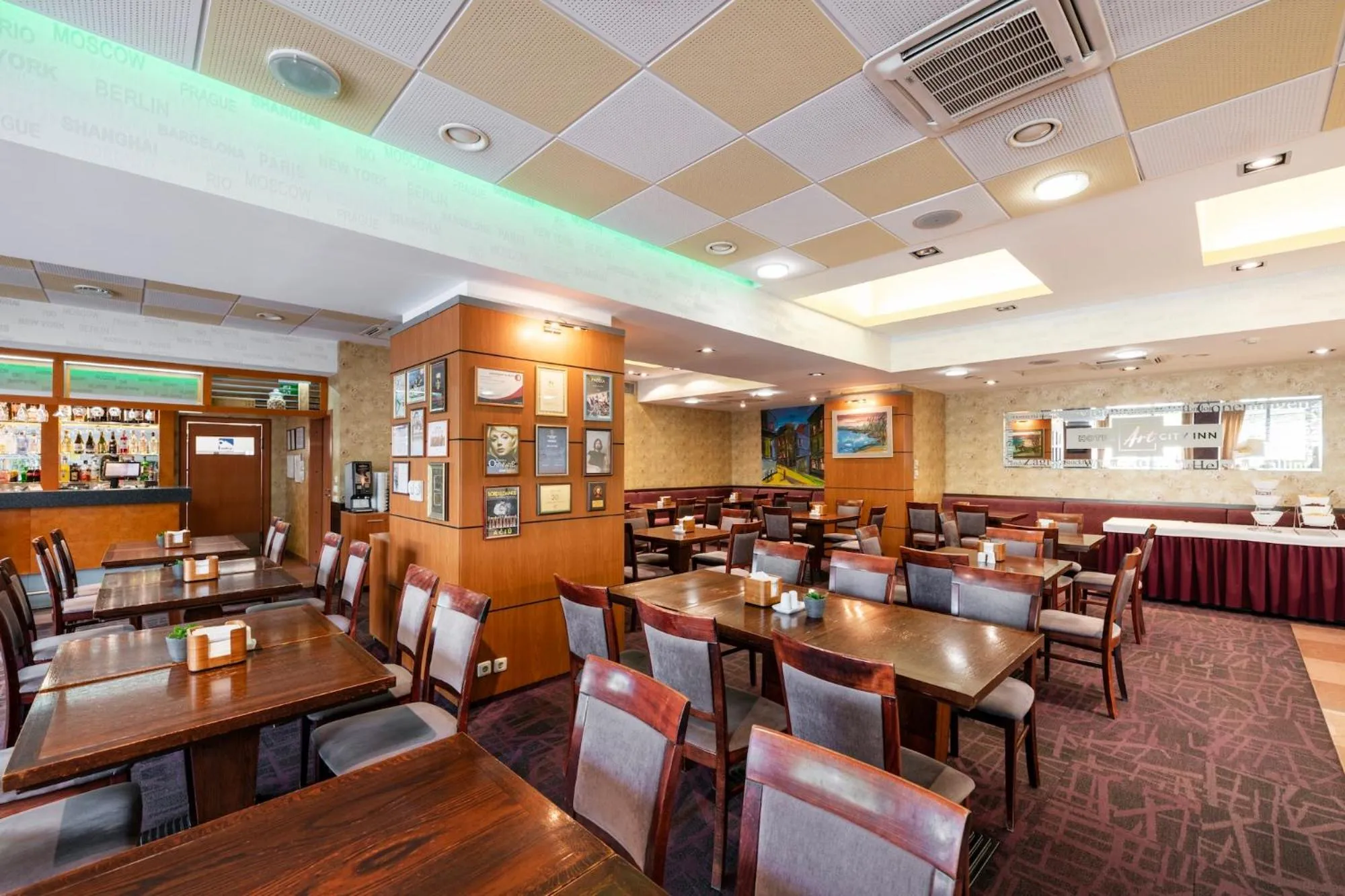 Restaurant/places to eat in Art City Inn