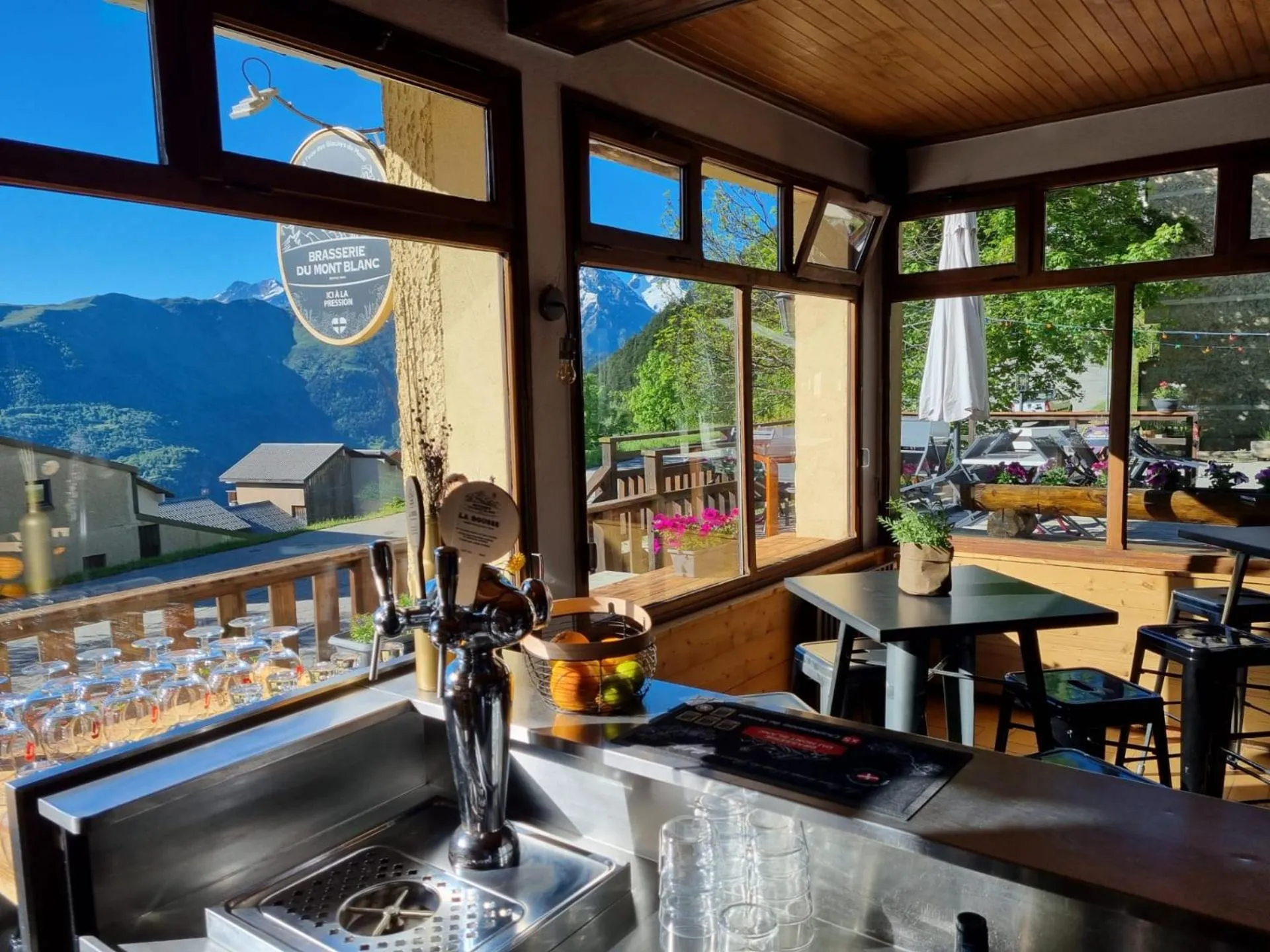 Lounge or bar in Hotel Le Beau Site