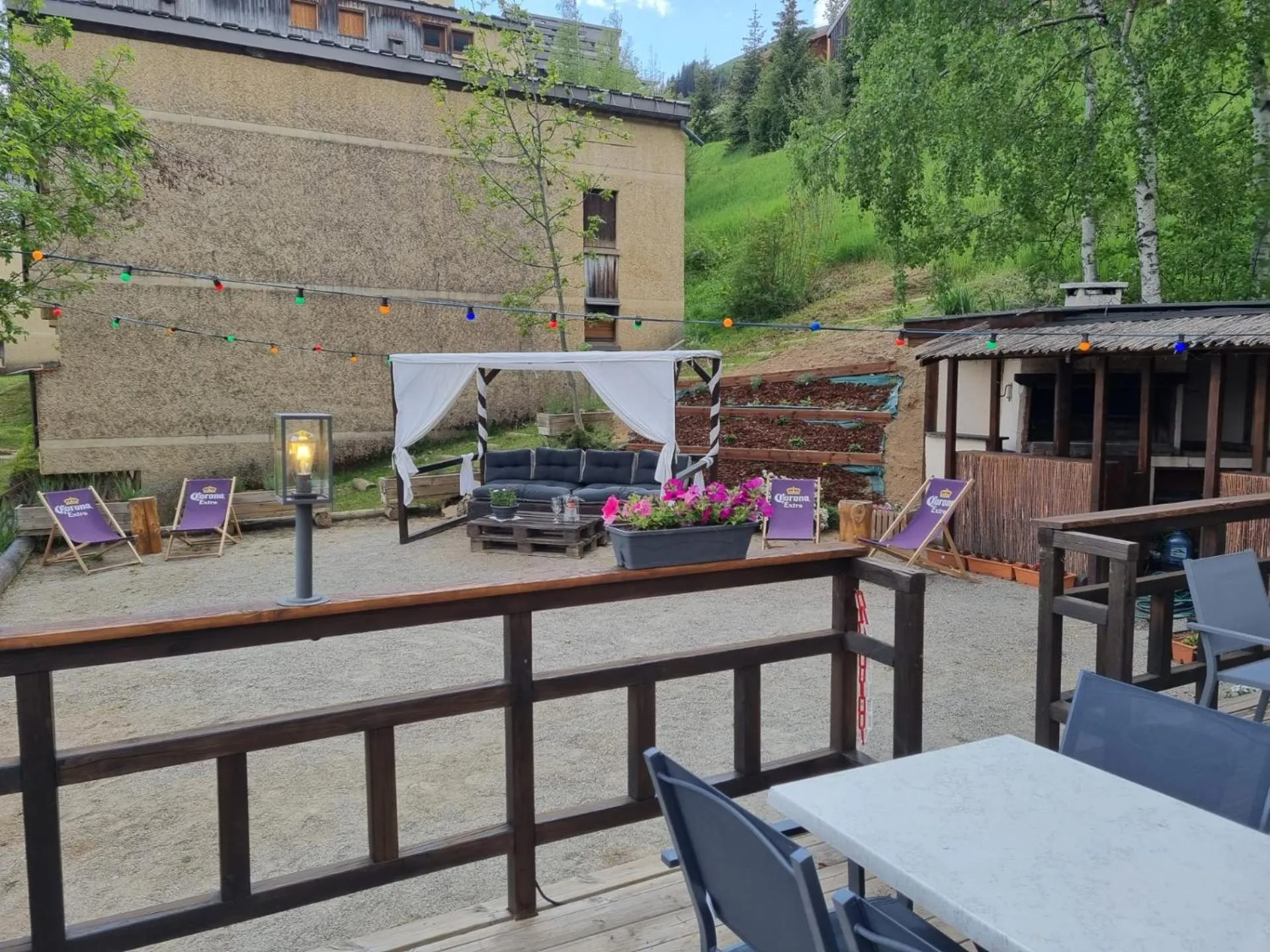 Restaurant/places to eat in Hotel Le Beau Site