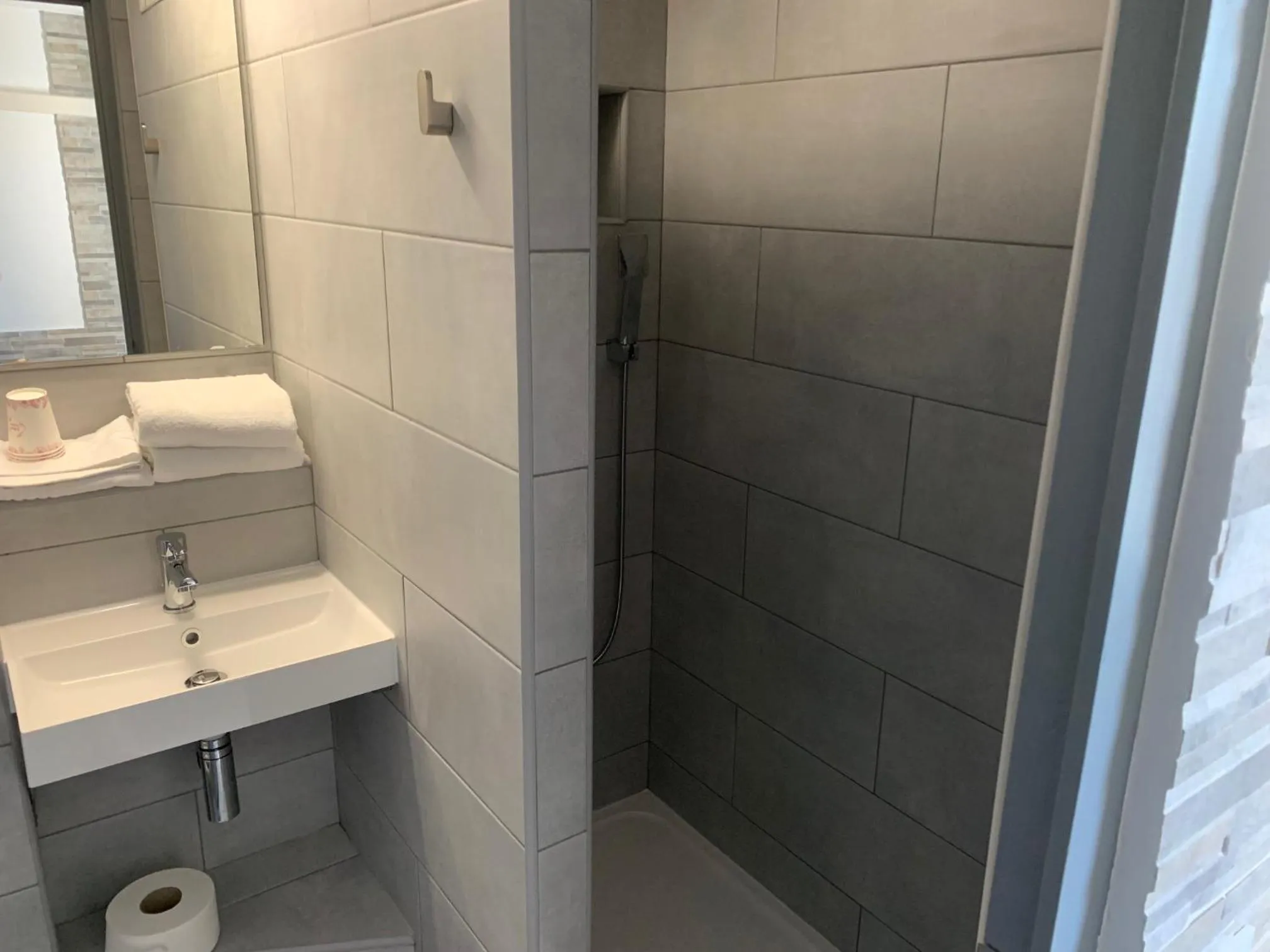 Bathroom in Aix Hotel