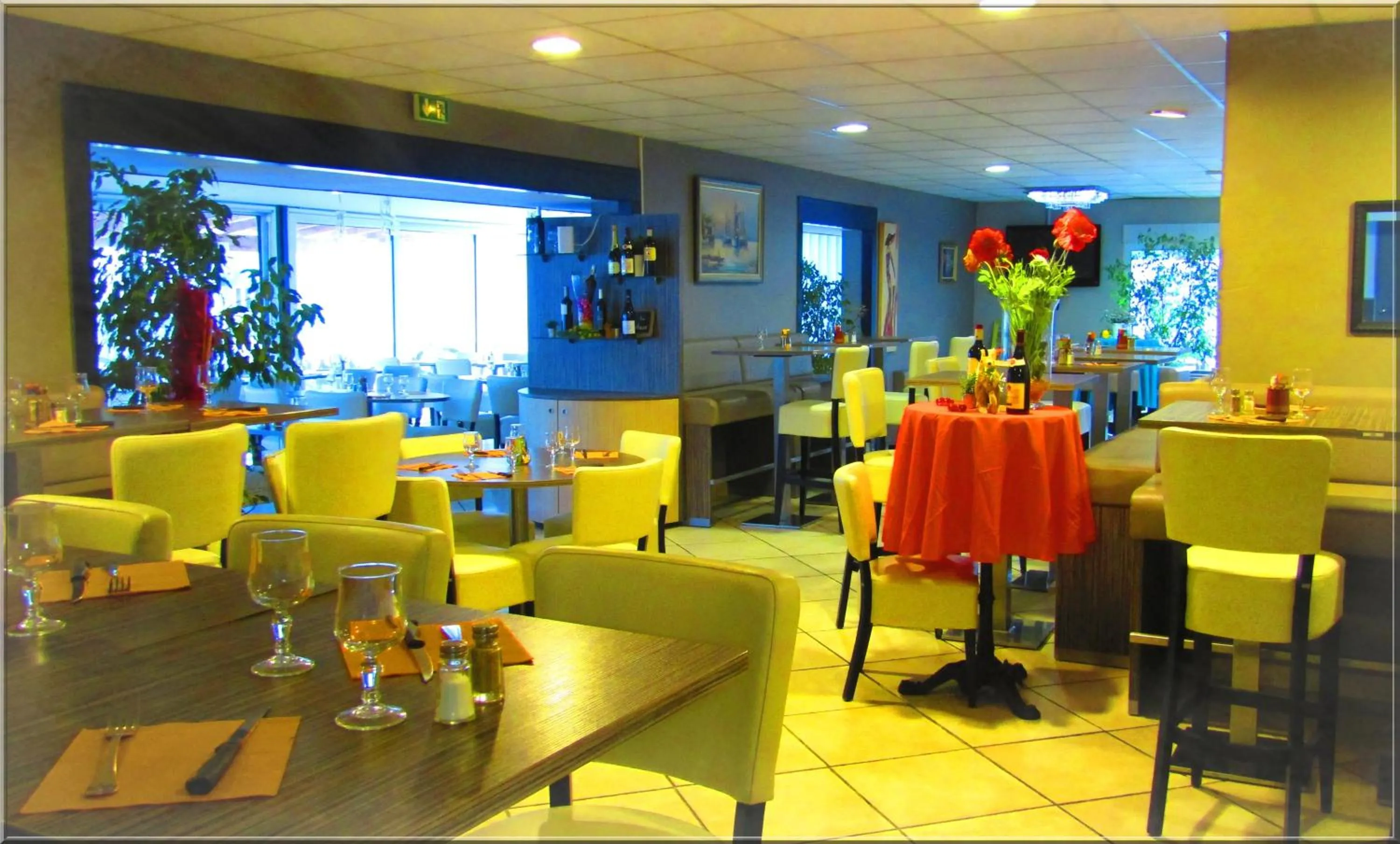 Restaurant/places to eat in Aix Hotel