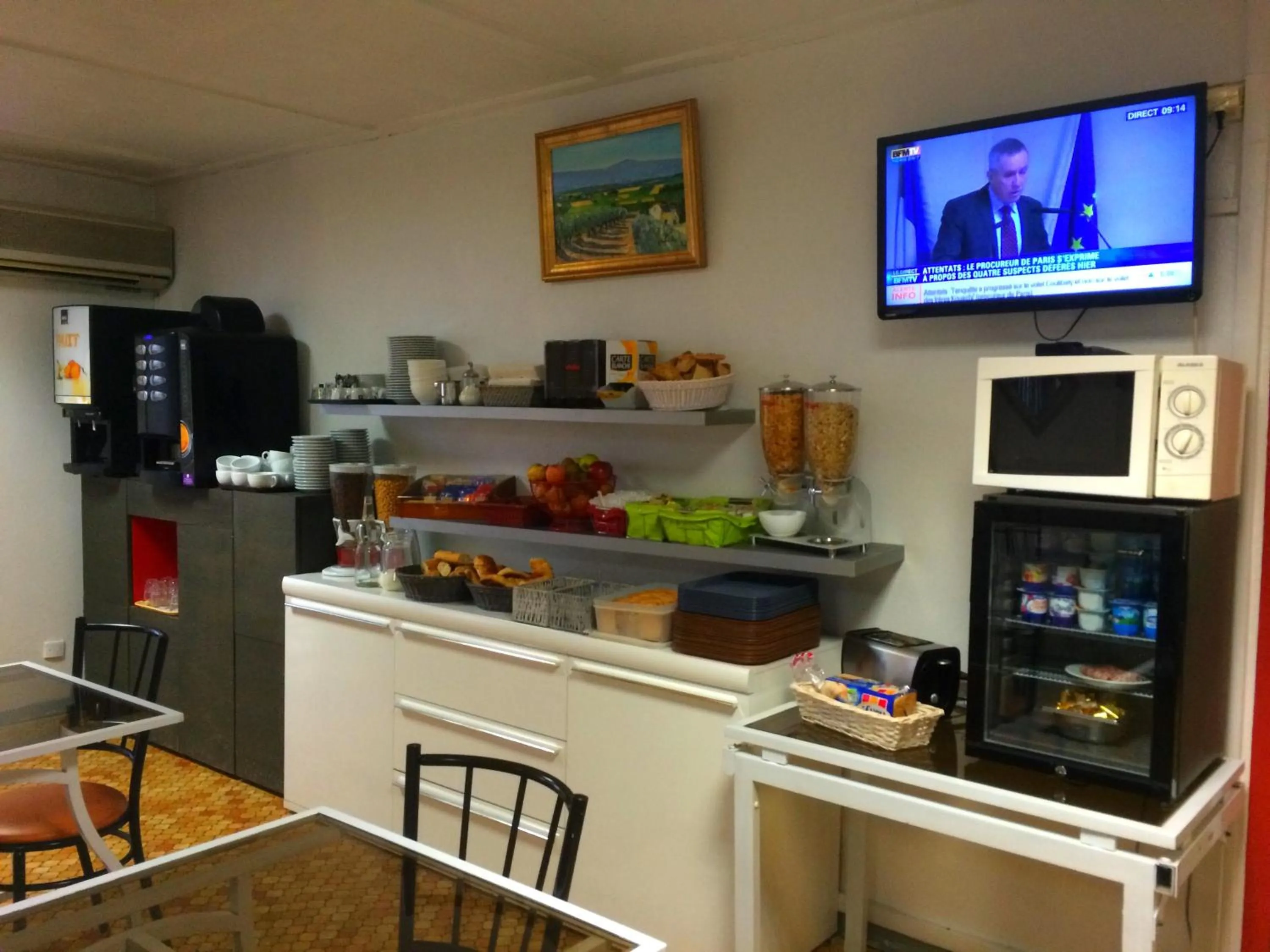 Buffet breakfast in Aix Hotel