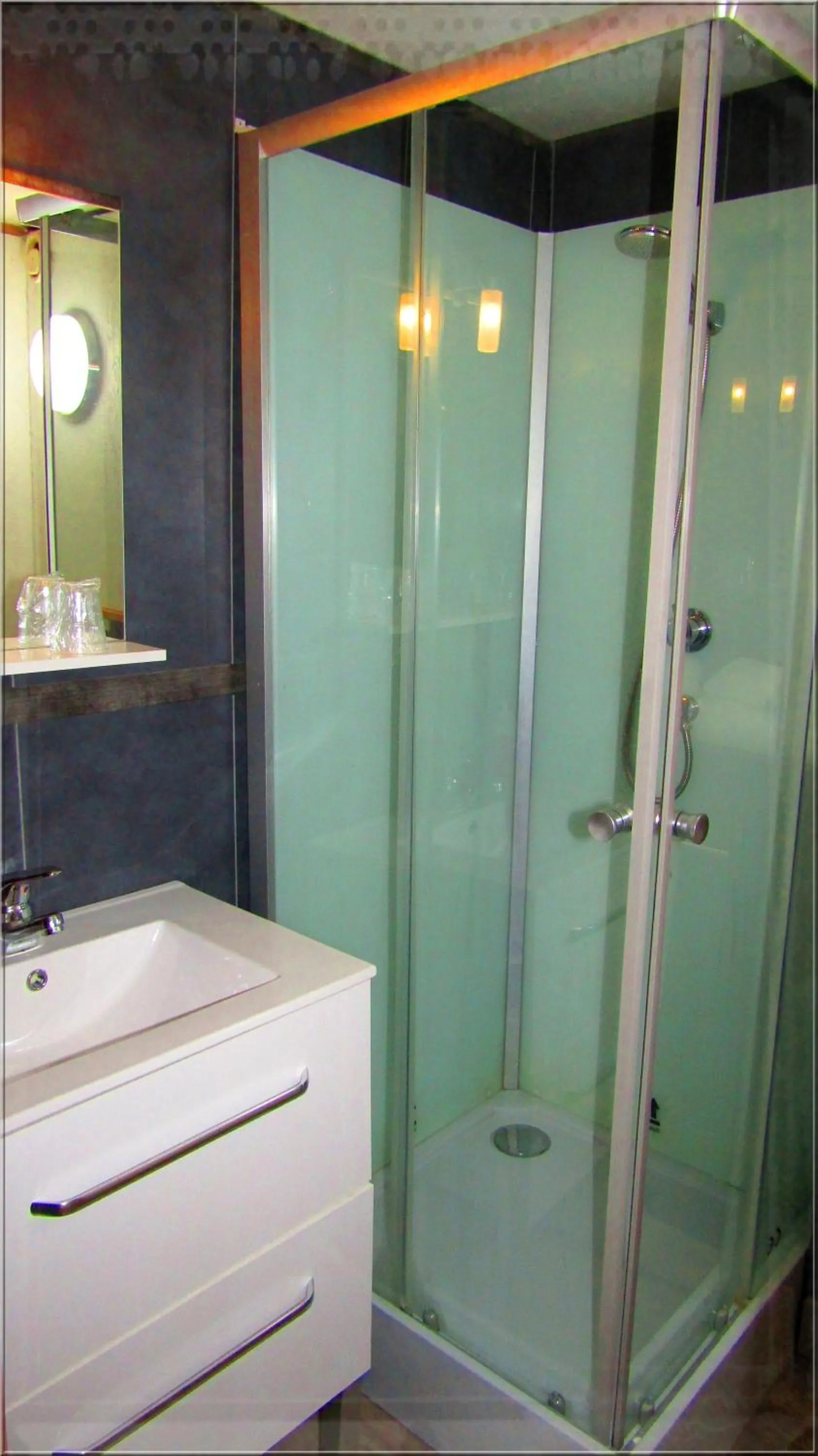 Shower in Aix Hotel
