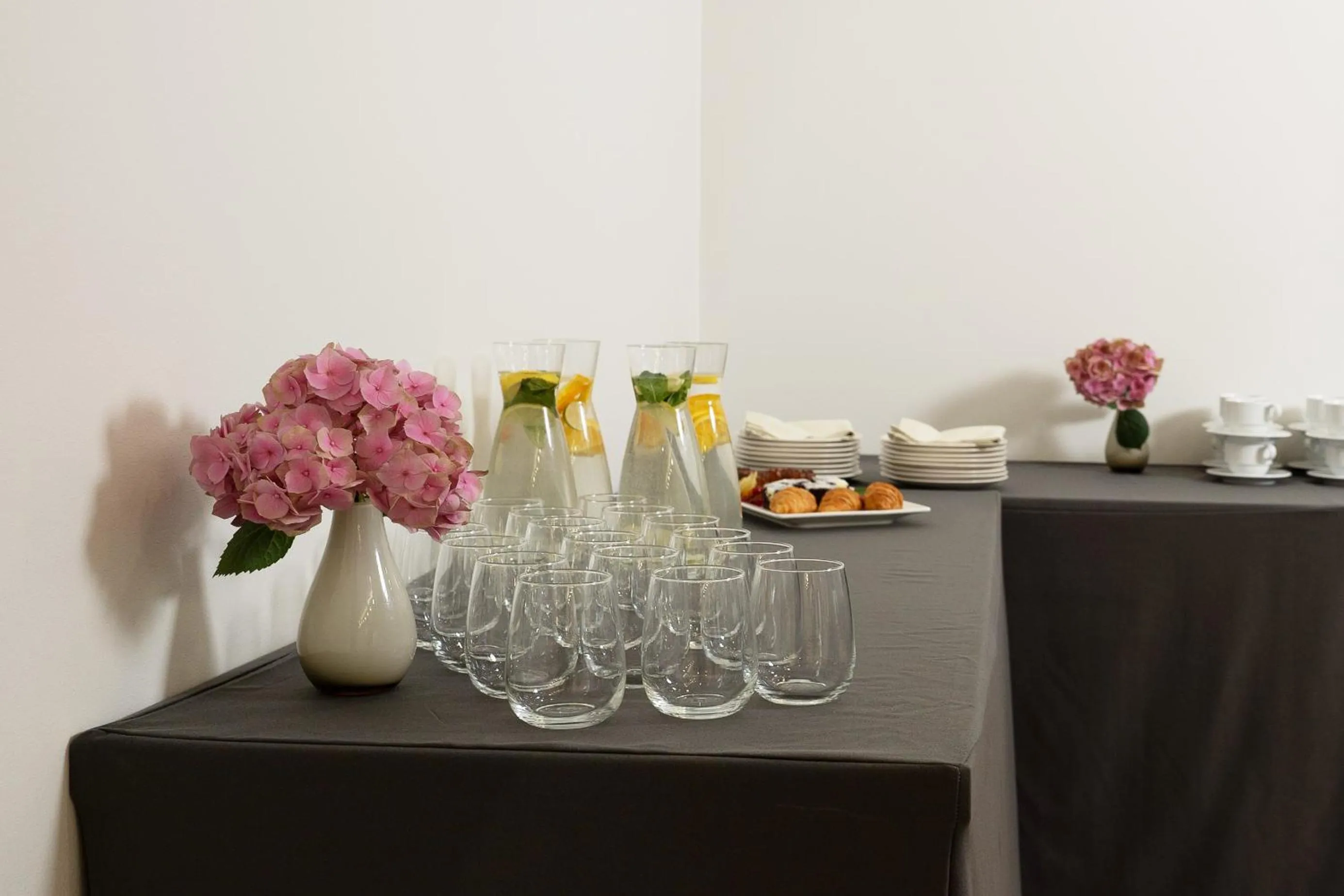 Coffee/tea facilities in St Palace Hotel