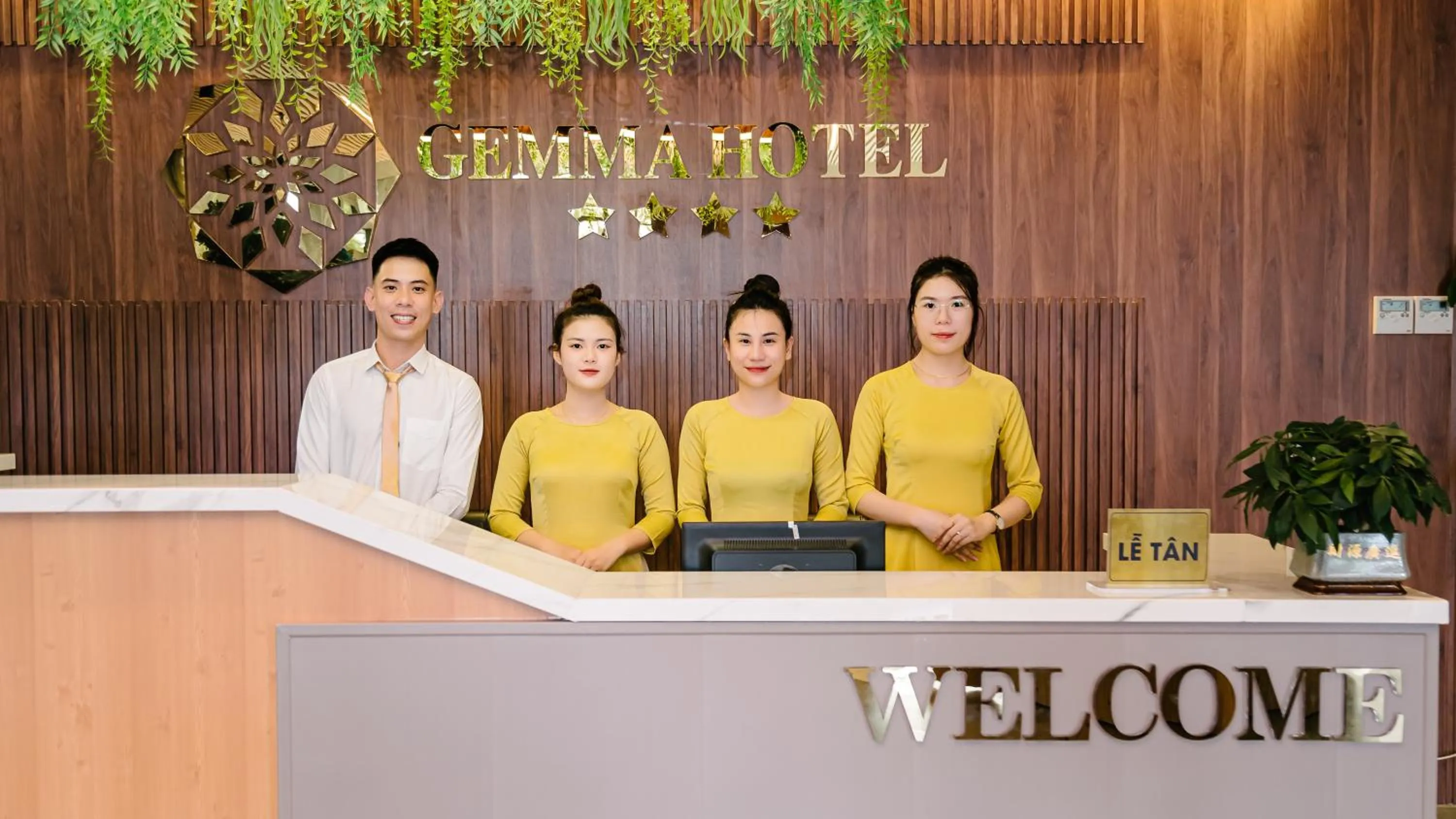 Staff in Gemma Hotel & Apartment Near Dragon Bridge