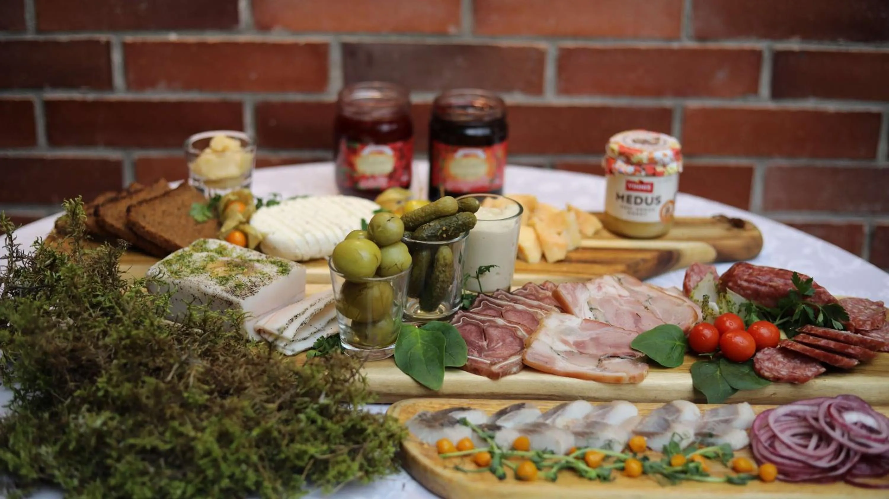 Restaurant/places to eat in BEST WESTERN Santakos Hotel