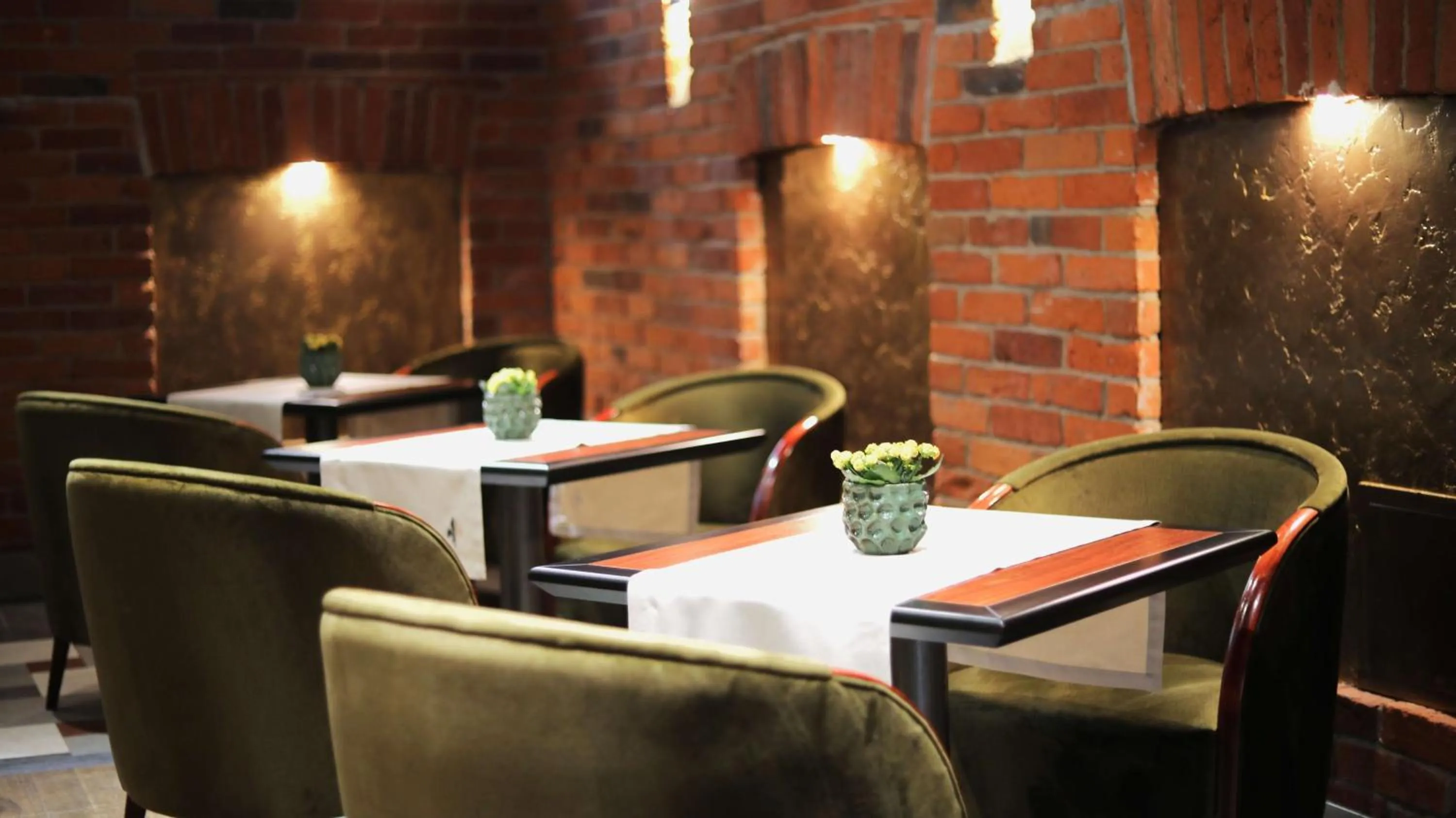 Restaurant/places to eat in BEST WESTERN Santakos Hotel