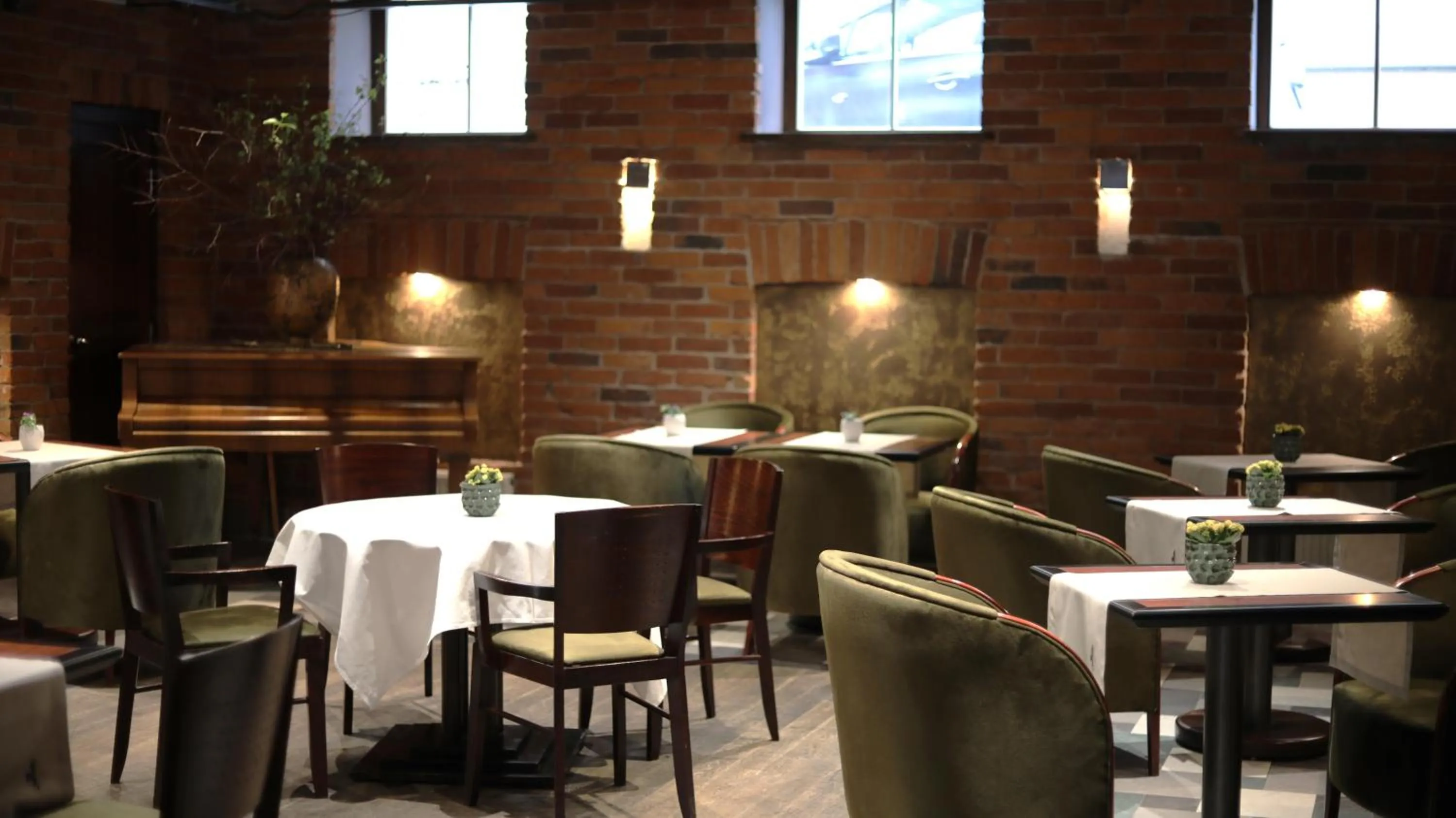 Restaurant/places to eat in BEST WESTERN Santakos Hotel