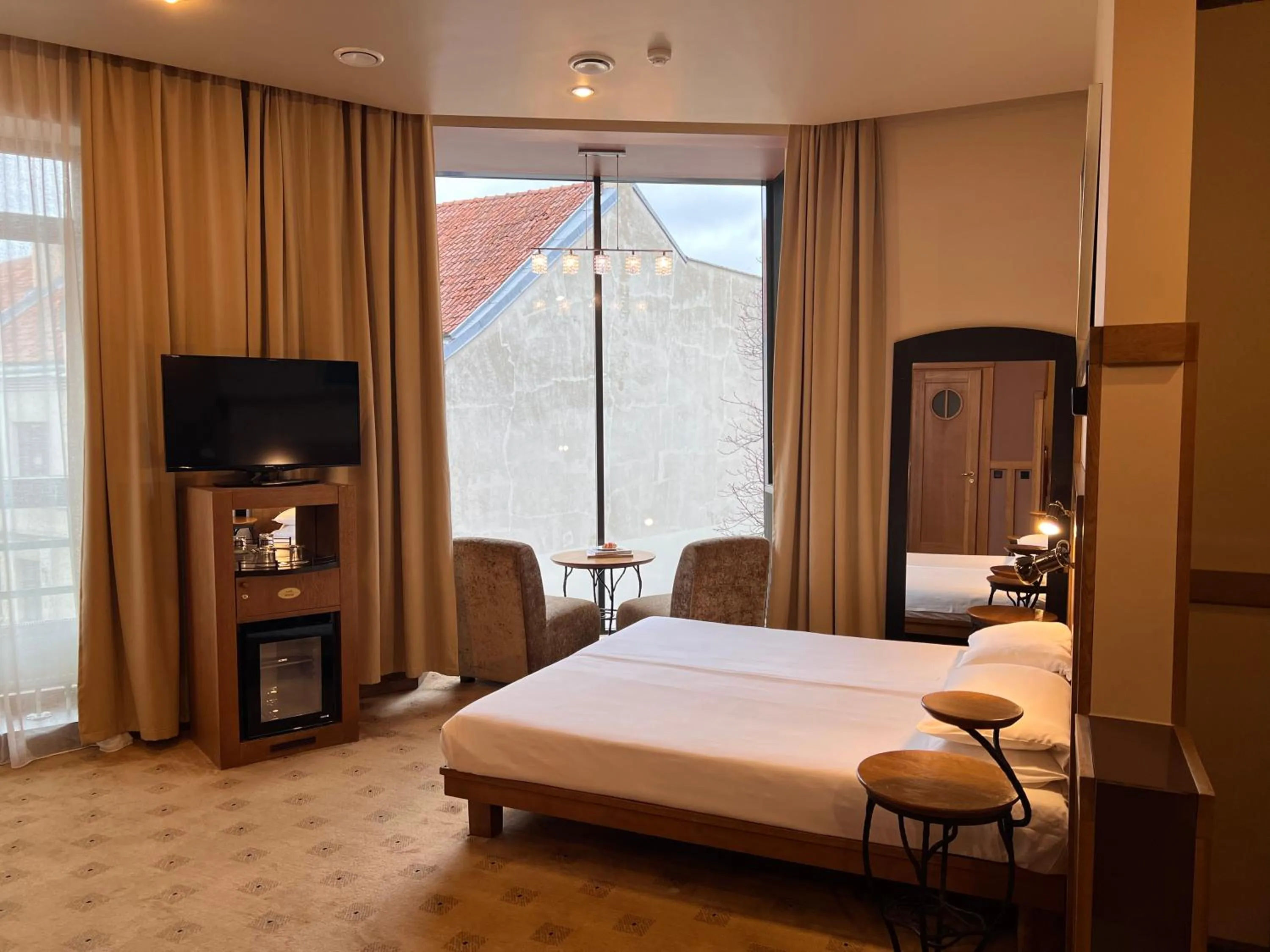 TV and multimedia, Bed in BEST WESTERN Santakos Hotel