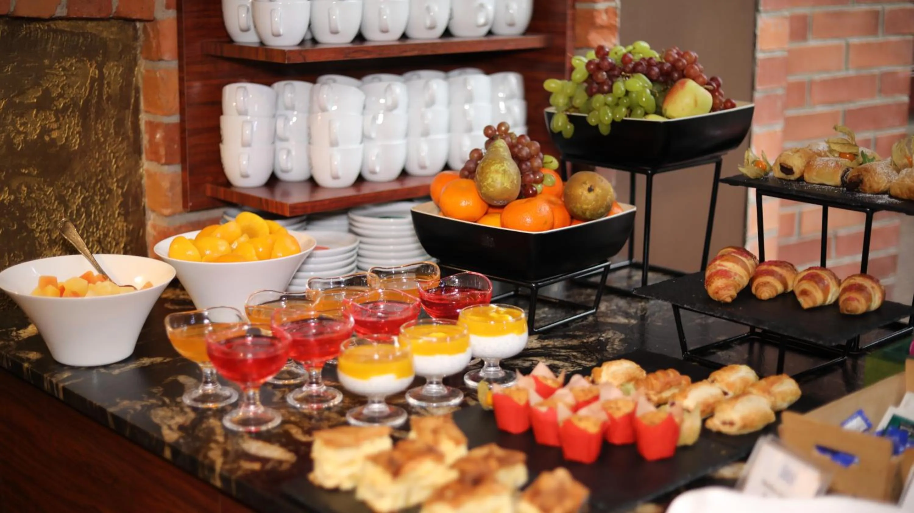 Restaurant/places to eat in BEST WESTERN Santakos Hotel