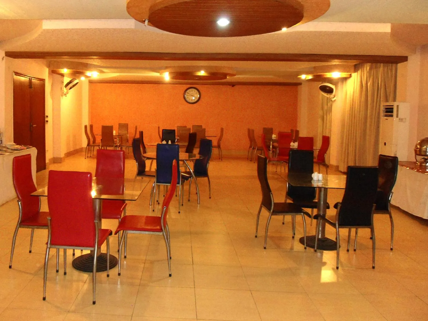 Restaurant/places to eat in Hotel Mayfair