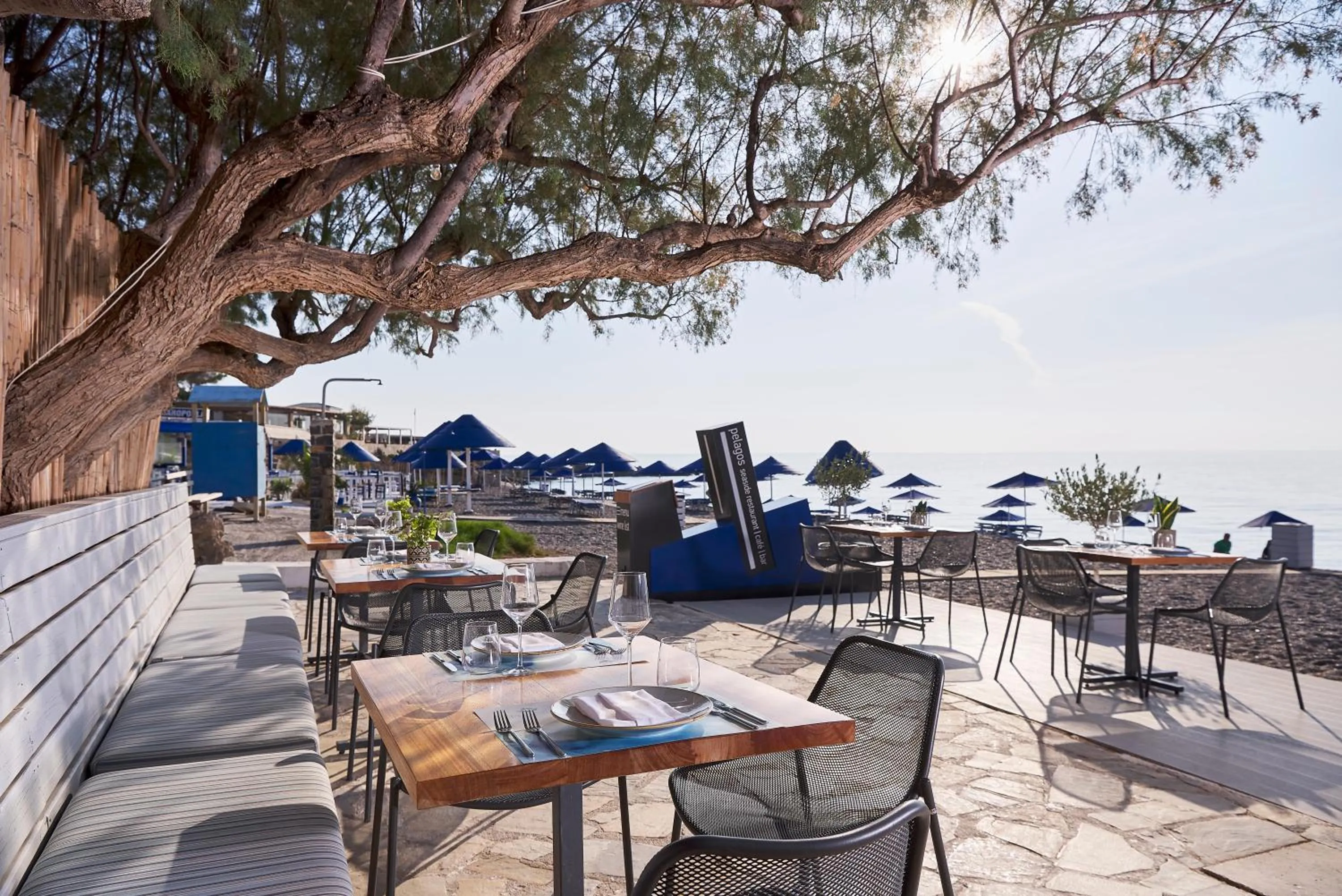 Restaurant/places to eat in Coriva Beach Hotel & Bungalows