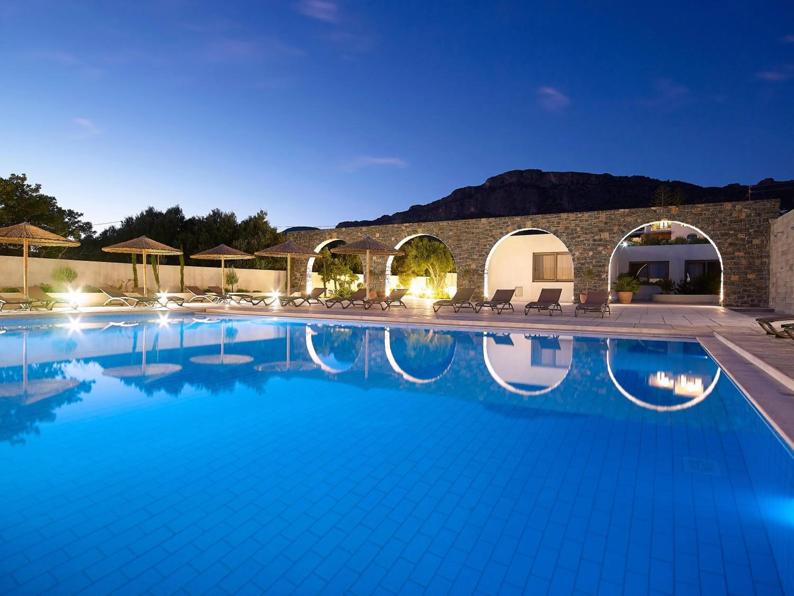 Swimming pool in Coriva Beach Hotel & Bungalows