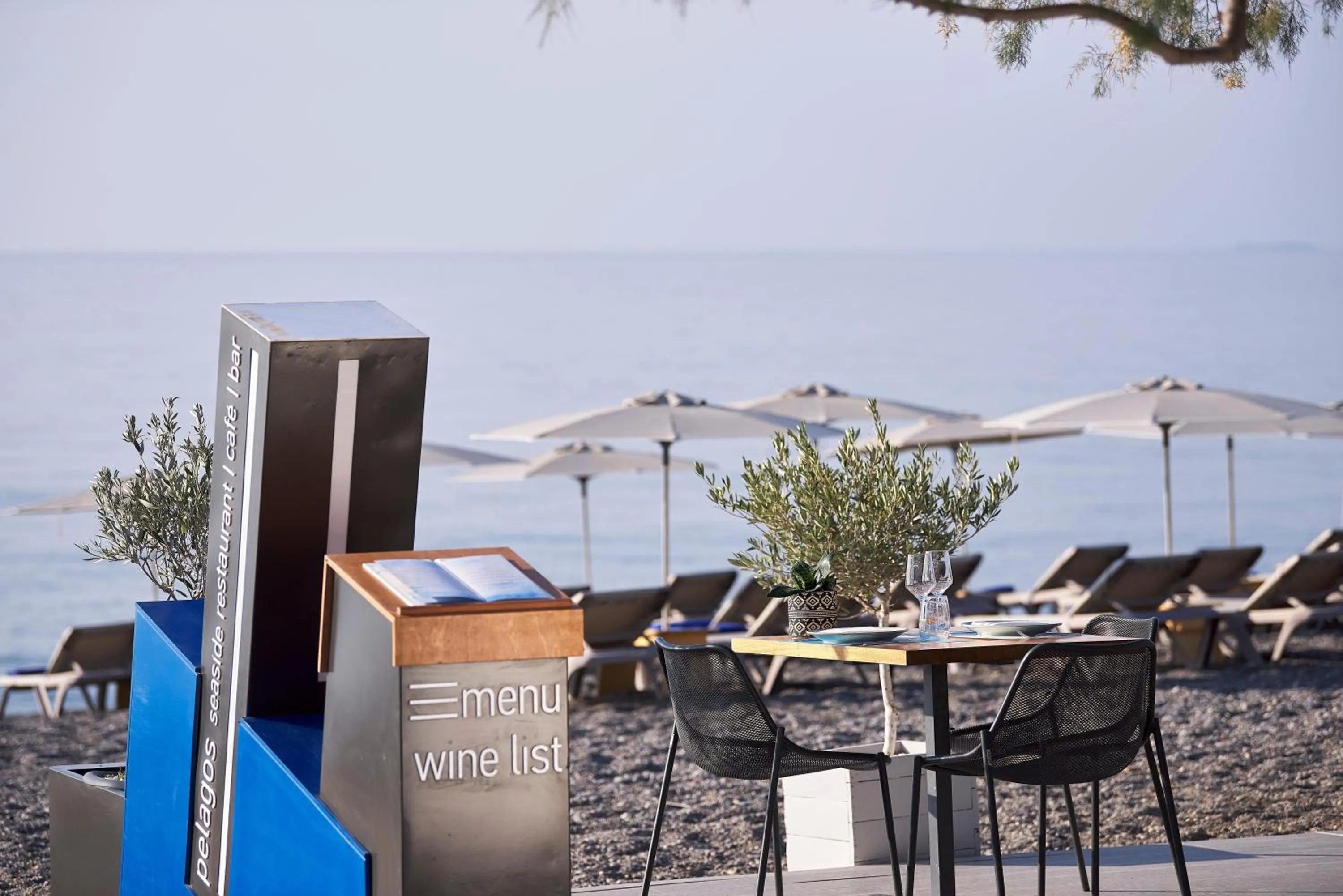 Restaurant/places to eat in Coriva Beach Hotel & Bungalows