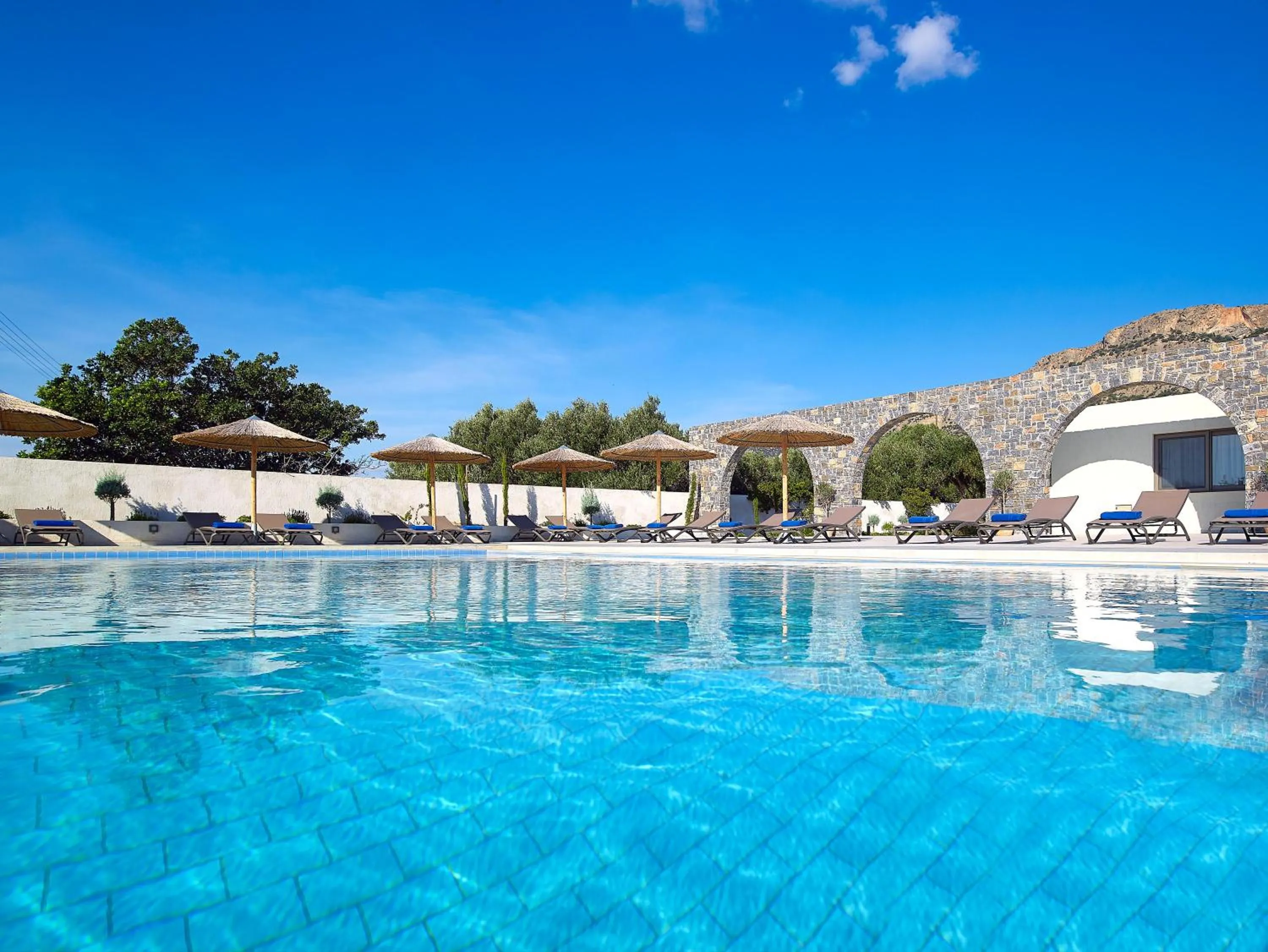 Swimming pool in Coriva Beach Hotel & Bungalows