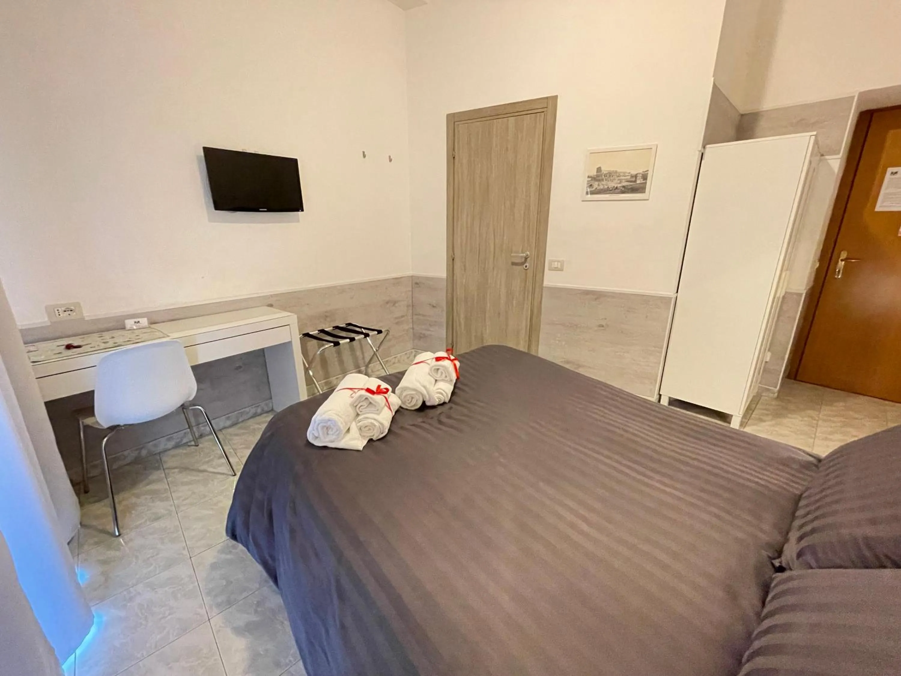 Bedroom, Bed in Roman Holidays Rooms Otranto