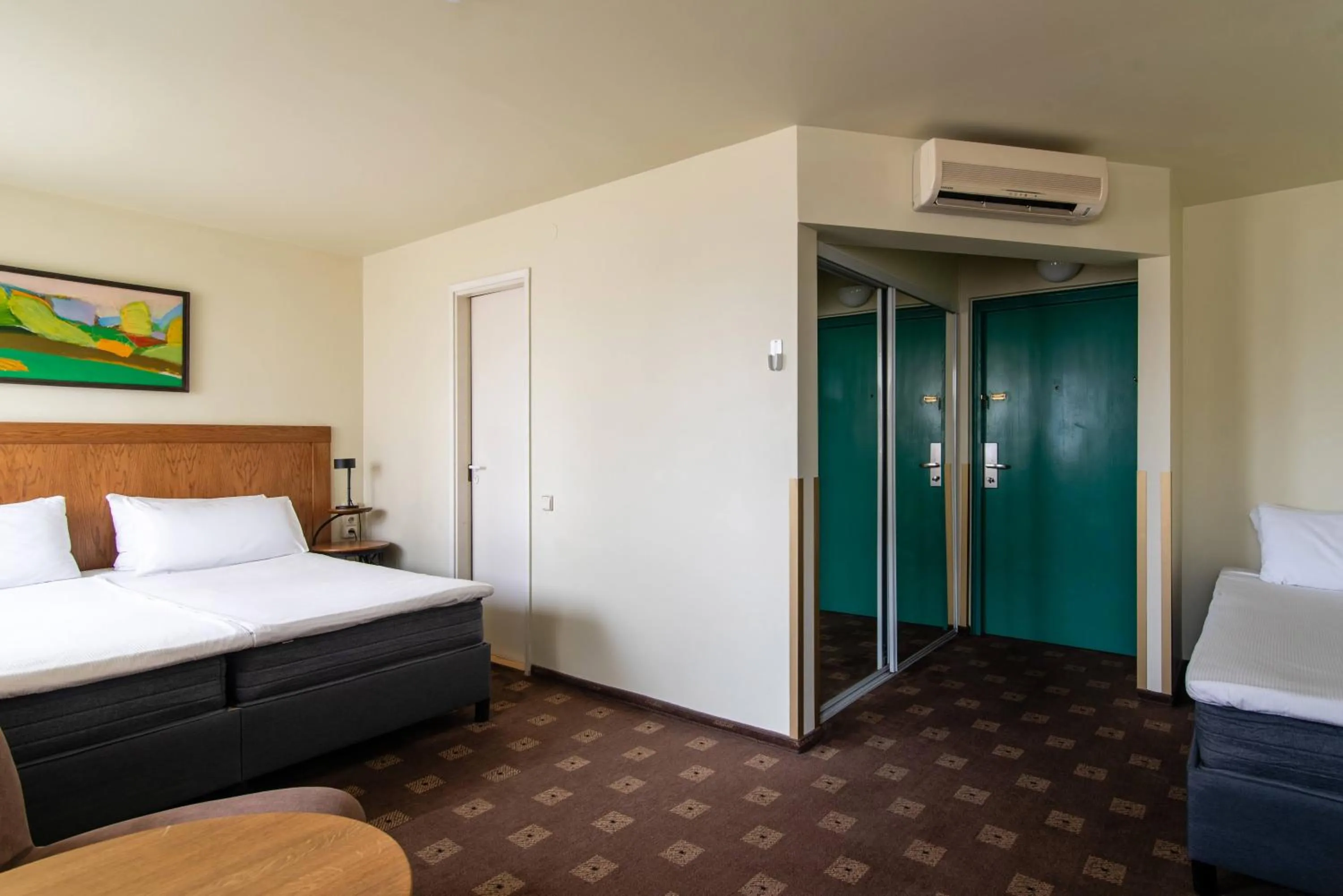 Shower, Bed in Best Western Vilnius