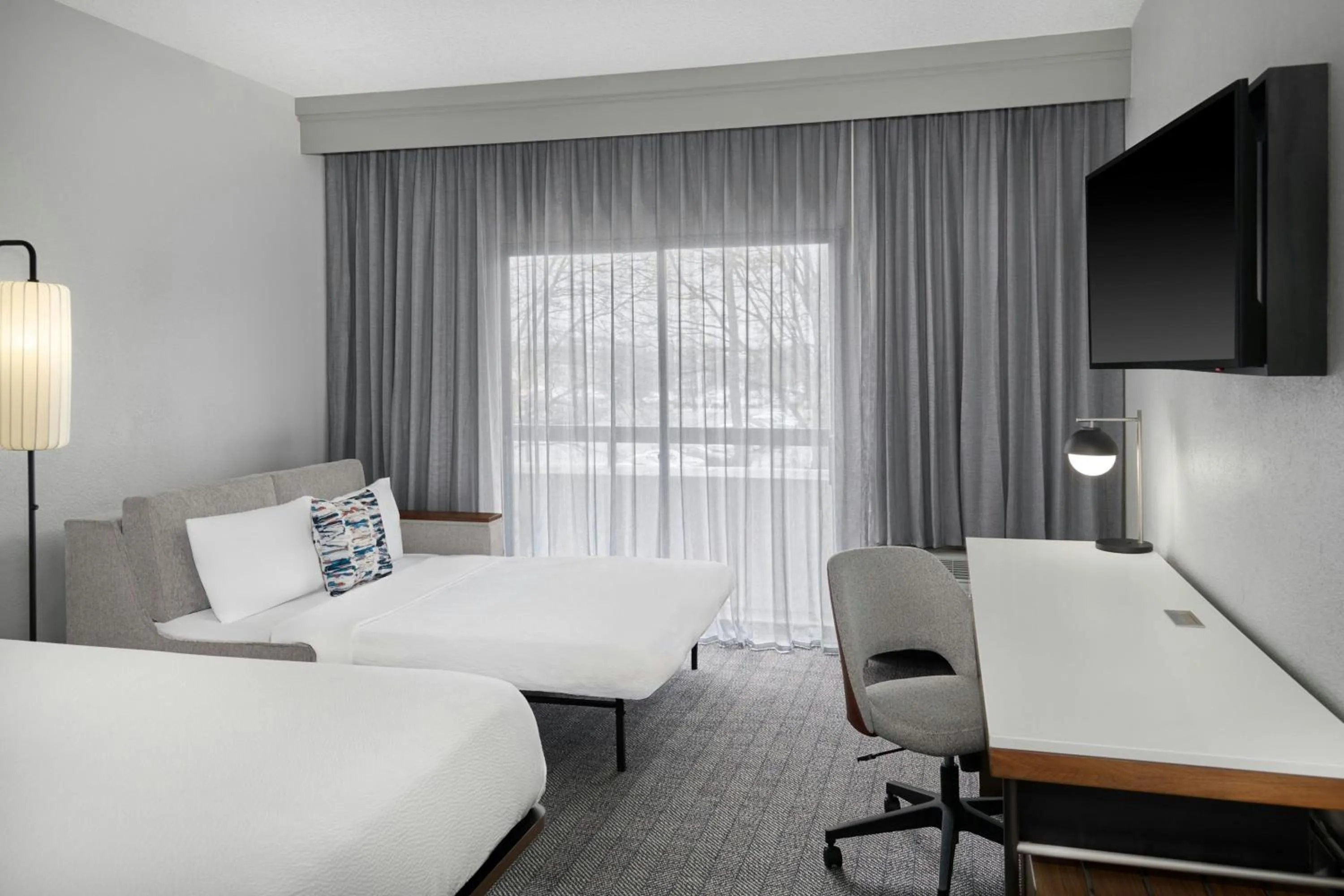 Photo of the whole room, Bed in Courtyard by Marriott Huntsville University Drive