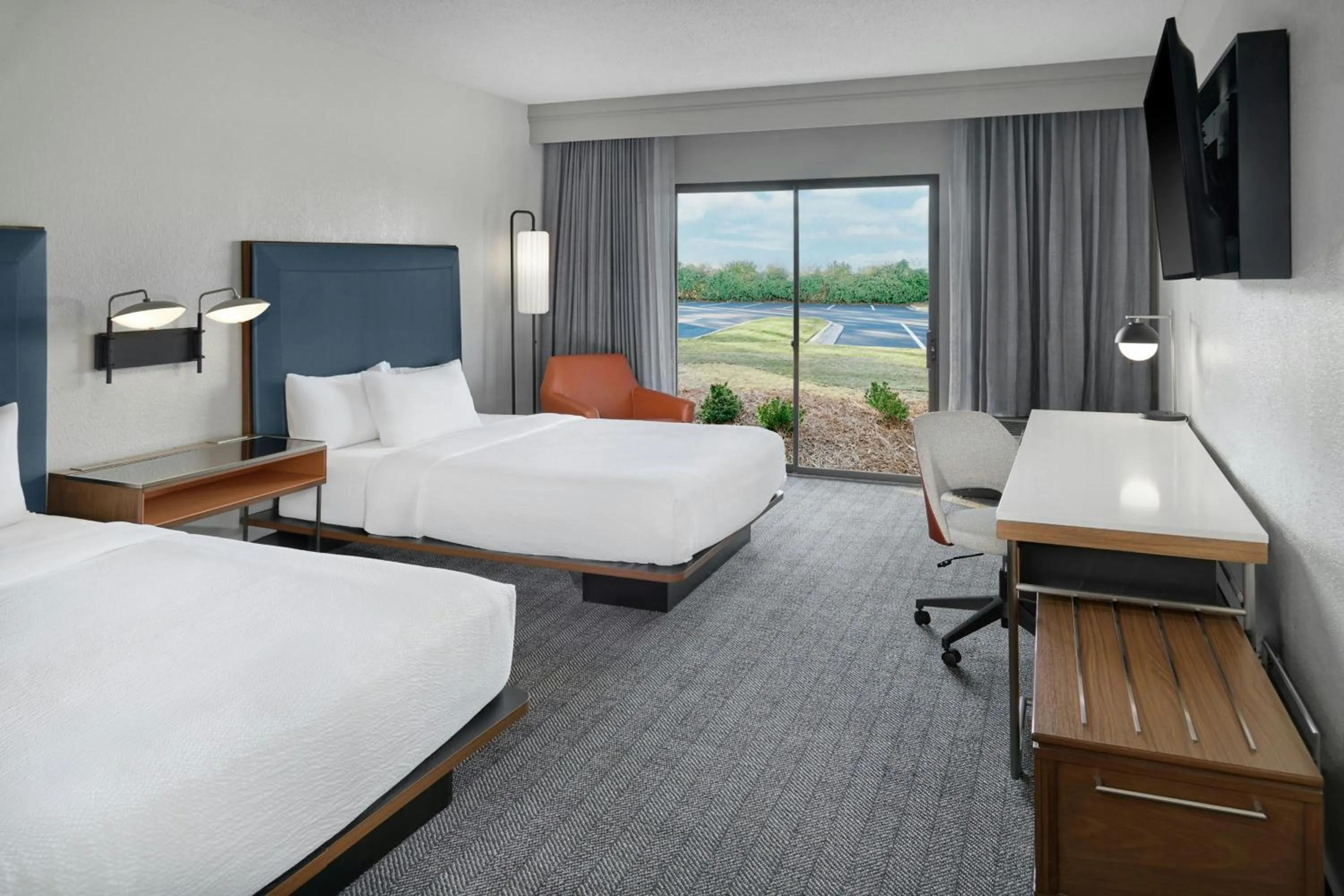 Photo of the whole room, Bed in Courtyard by Marriott Huntsville University Drive