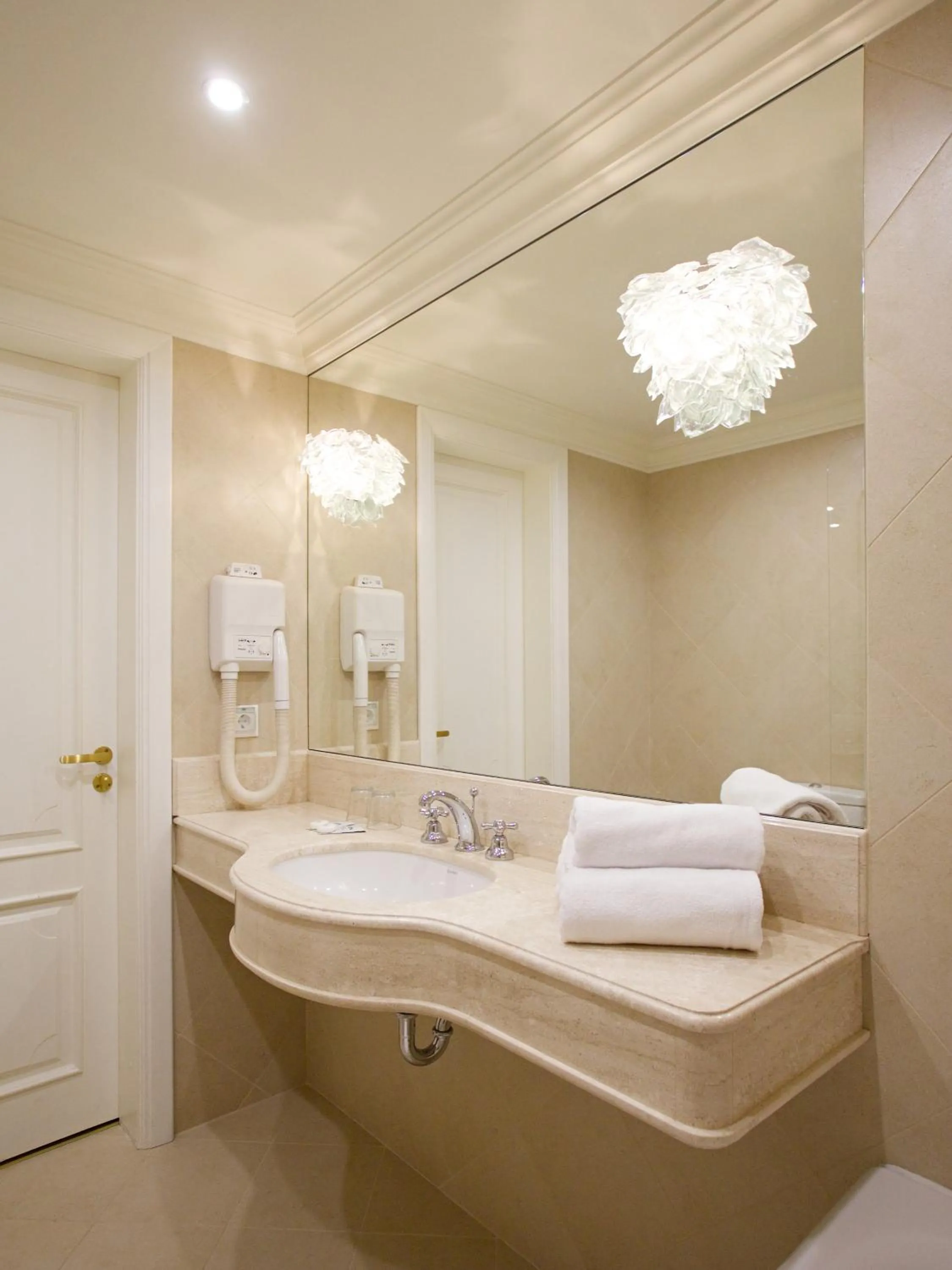 Bathroom in Hotel Apia