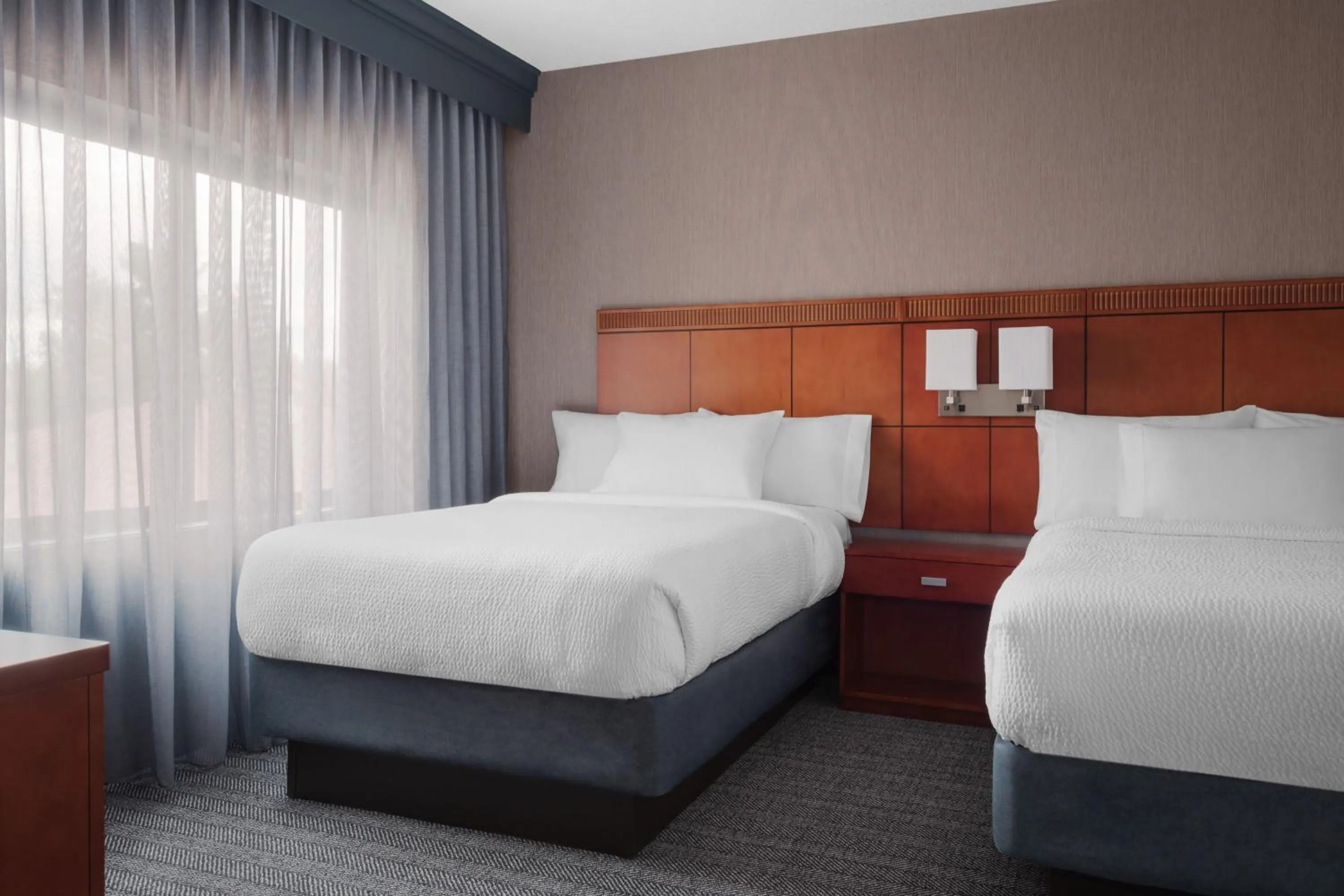 Photo of the whole room, Bed in Courtyard by Marriott New Haven Wallingford