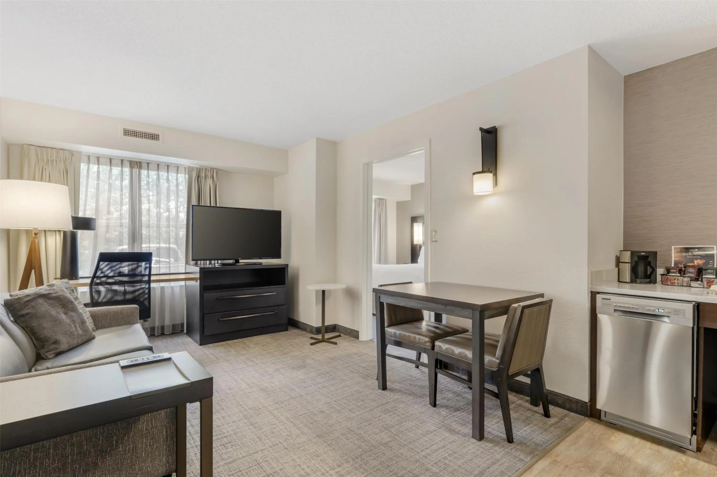 Photo of the whole room in Sonesta ES Suites Fairfax Fair Lakes