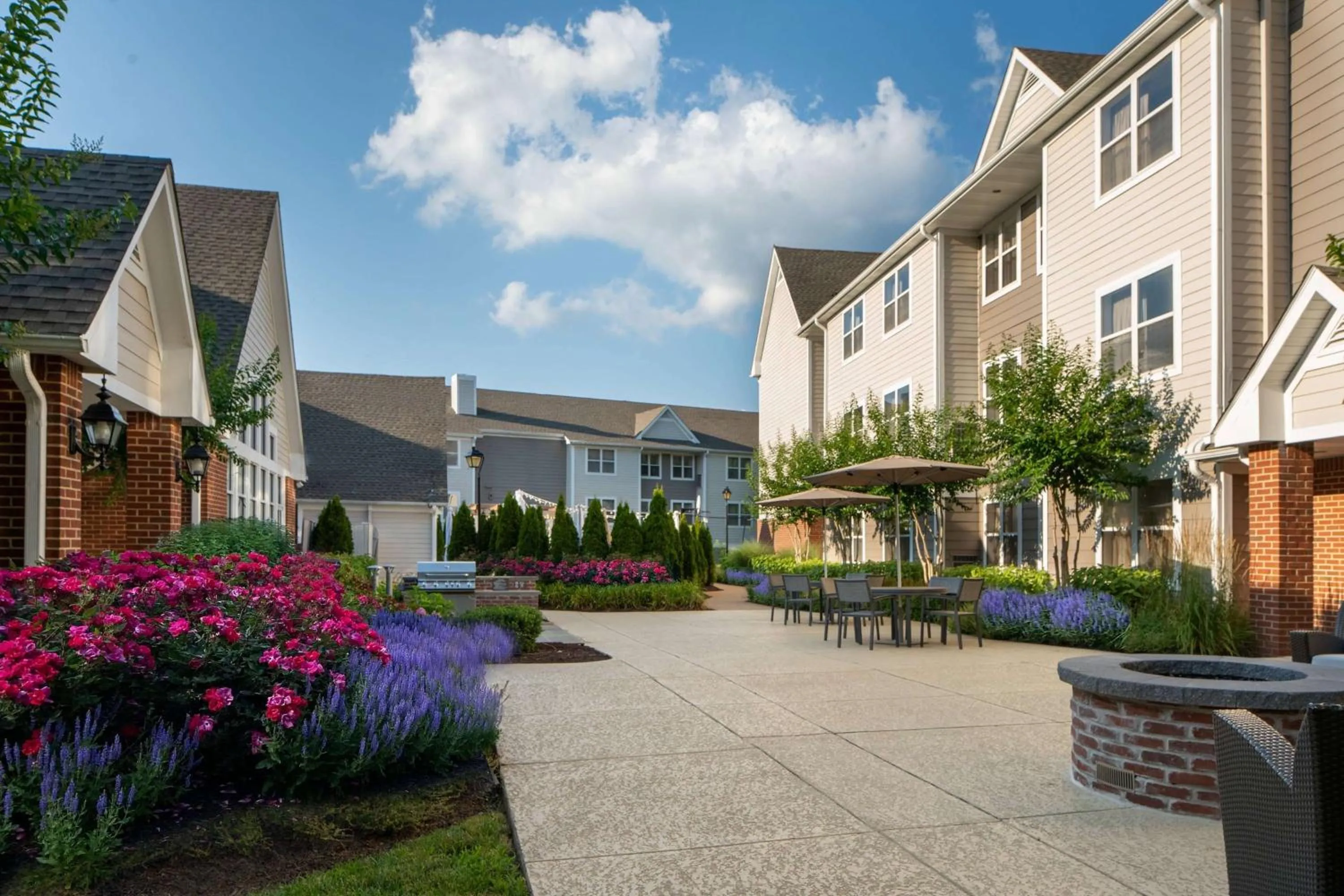 Property building in Sonesta ES Suites Fairfax Fair Lakes