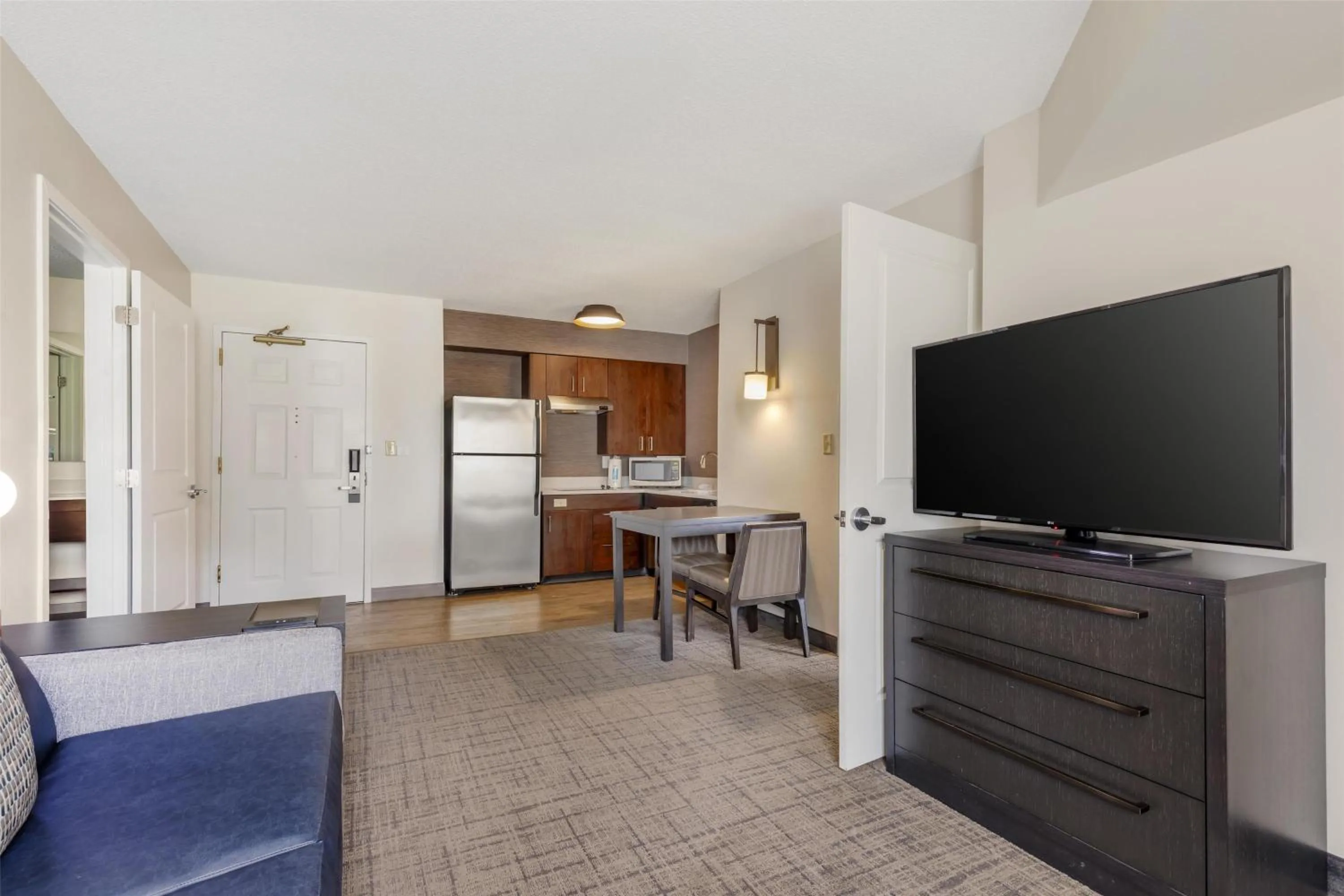 Photo of the whole room in Sonesta ES Suites Fairfax Fair Lakes