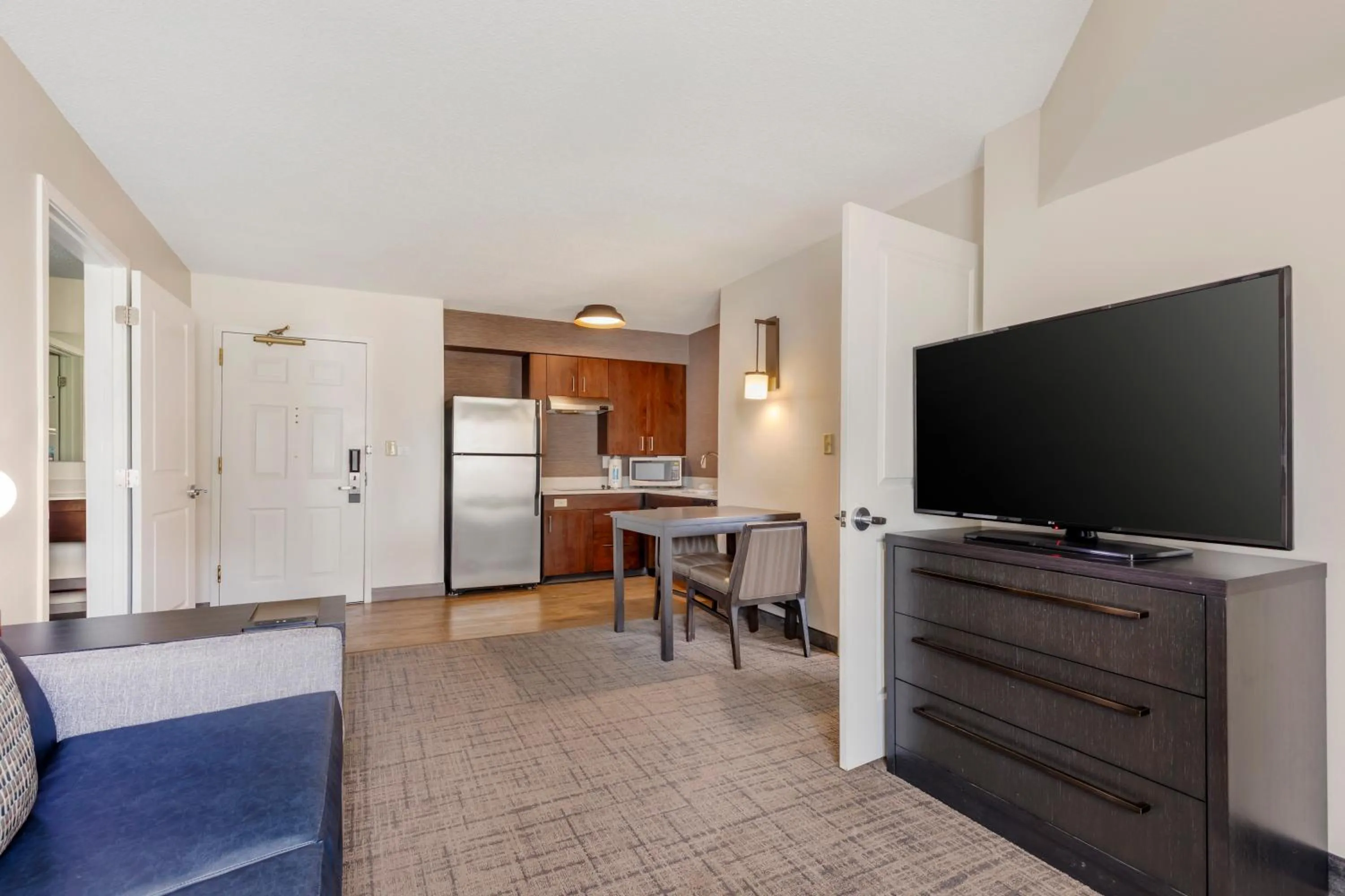 Living room in Sonesta ES Suites Fairfax Fair Lakes