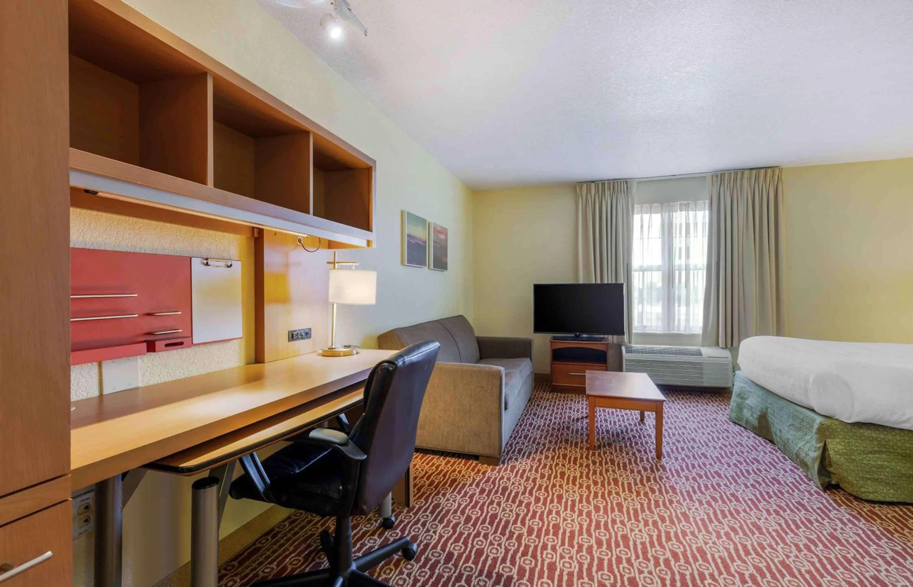 Bedroom, Bed in Extended Stay America Suites - Chantilly - Dulles
