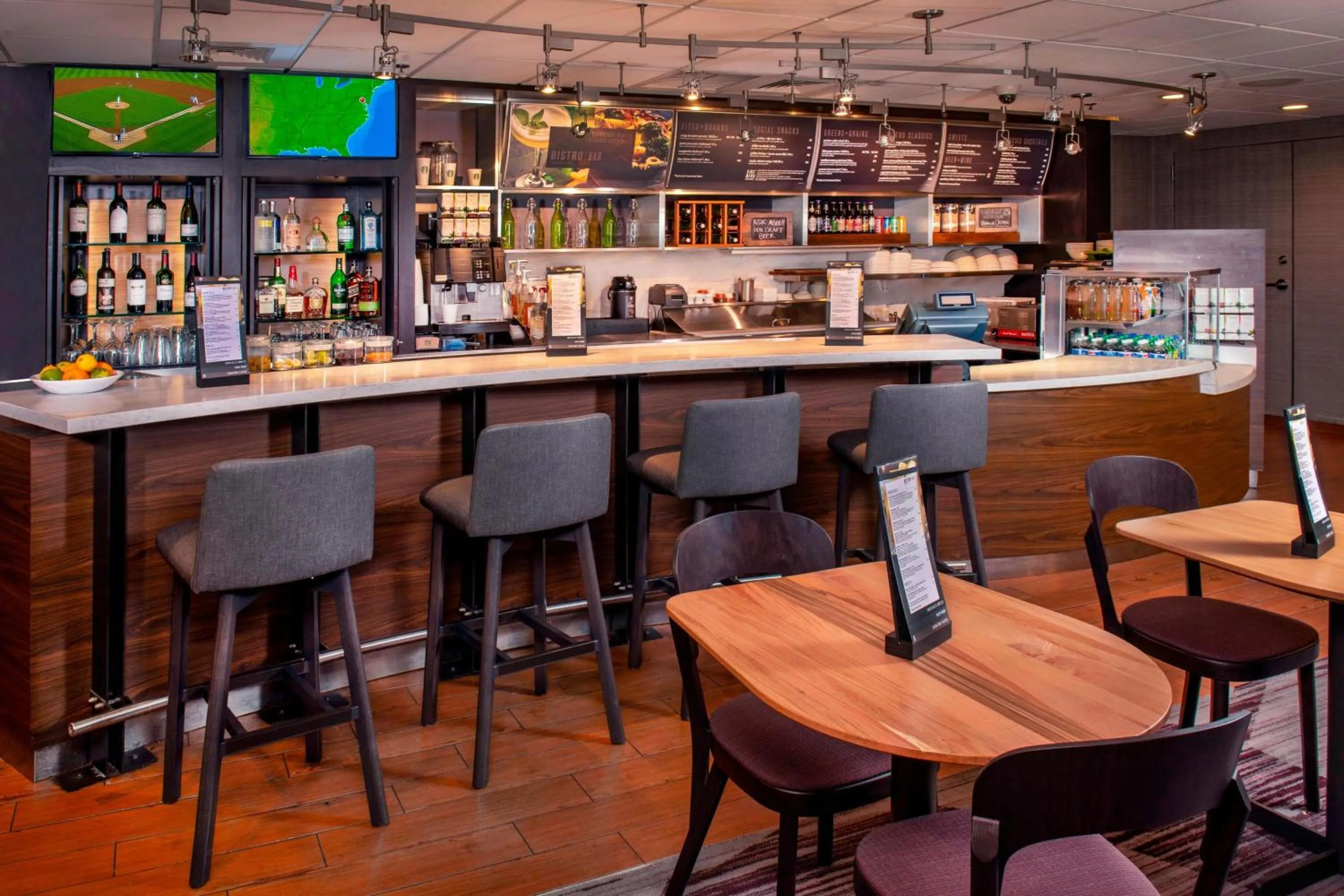 Lounge or bar in Courtyard Wilmington Downtown