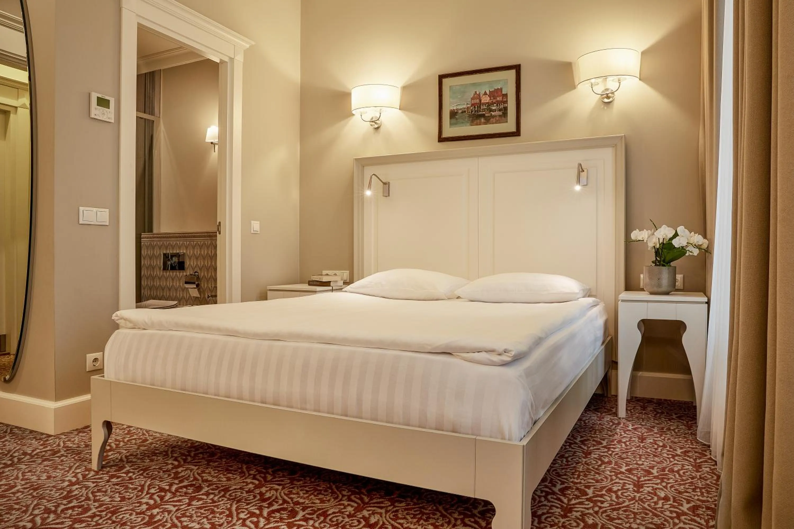 Bedroom, Bed in Ratonda Centrum Hotels