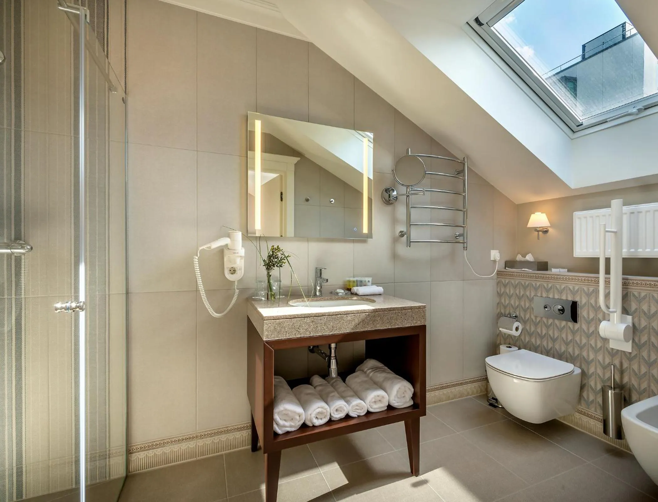 Shower in Ratonda Centrum Hotels