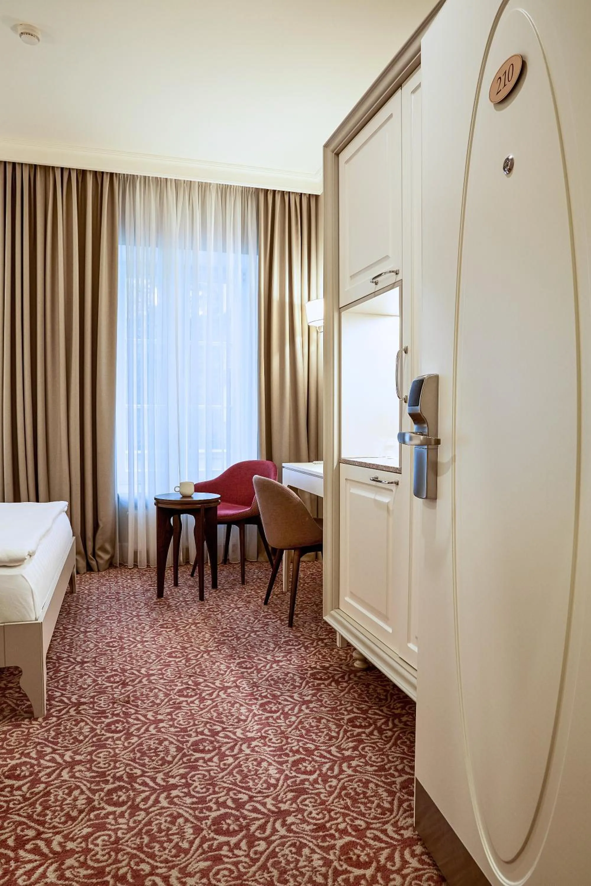 Bedroom, Bed in Ratonda Centrum Hotels