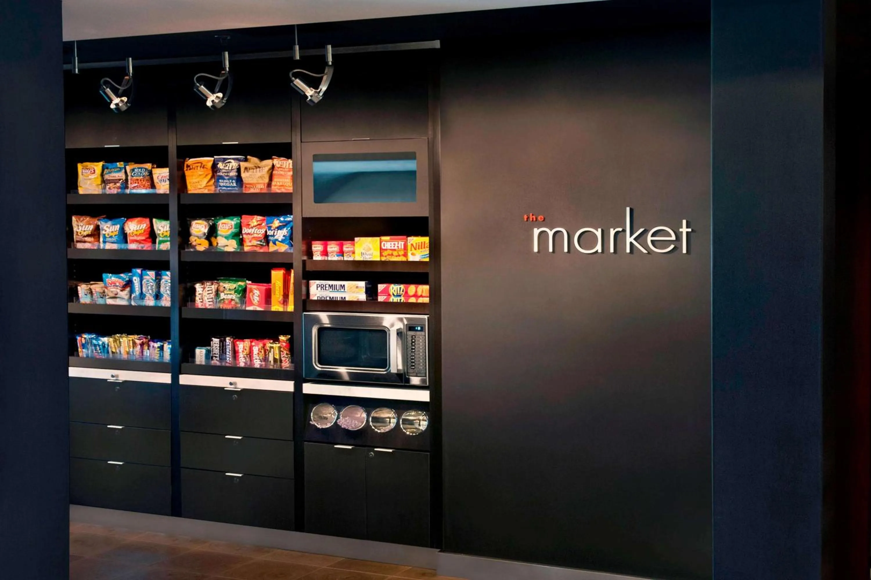 Restaurant/places to eat in Sonesta Select Newark Christiana Mall