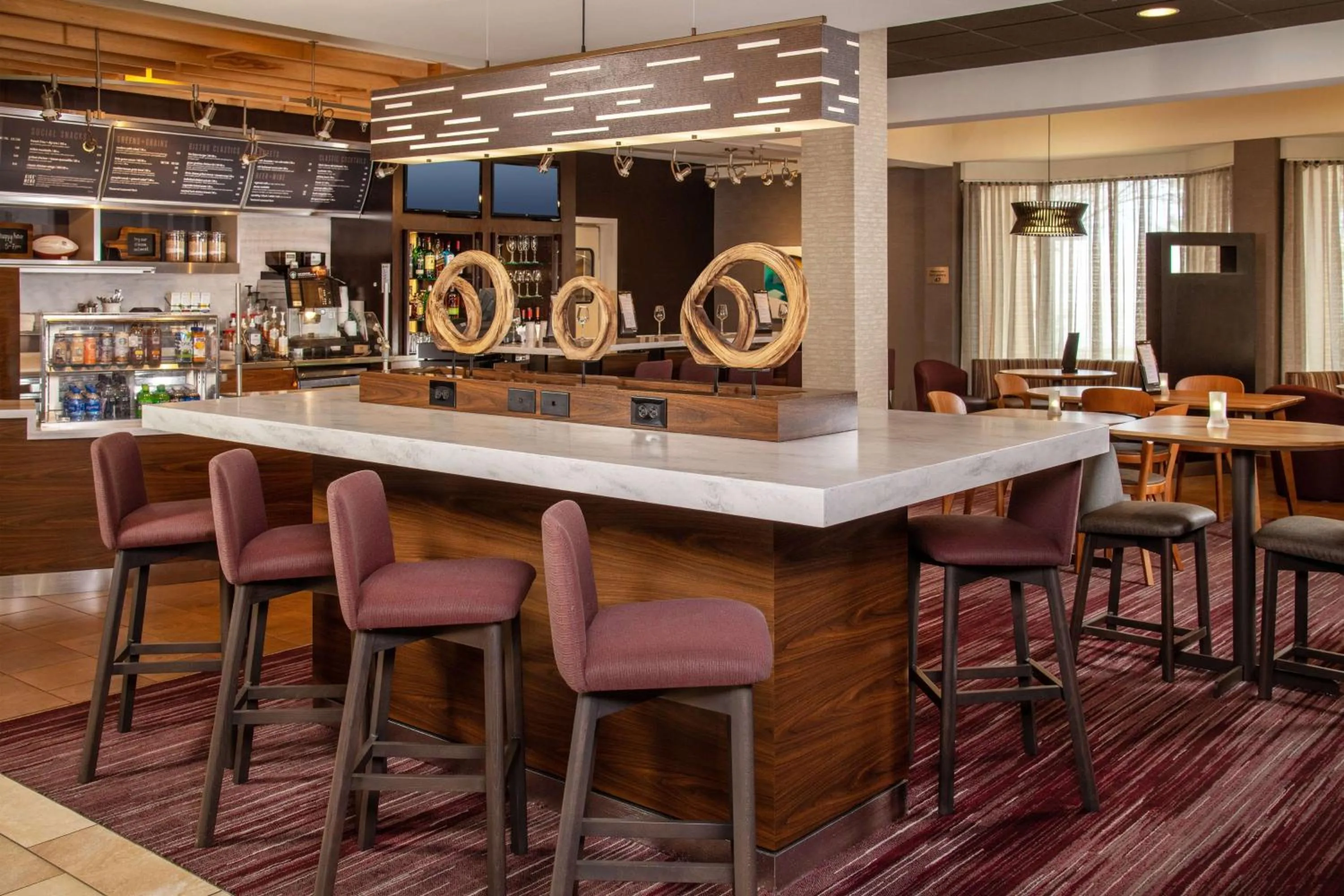 Restaurant/places to eat in Sonesta Select Newark Christiana Mall