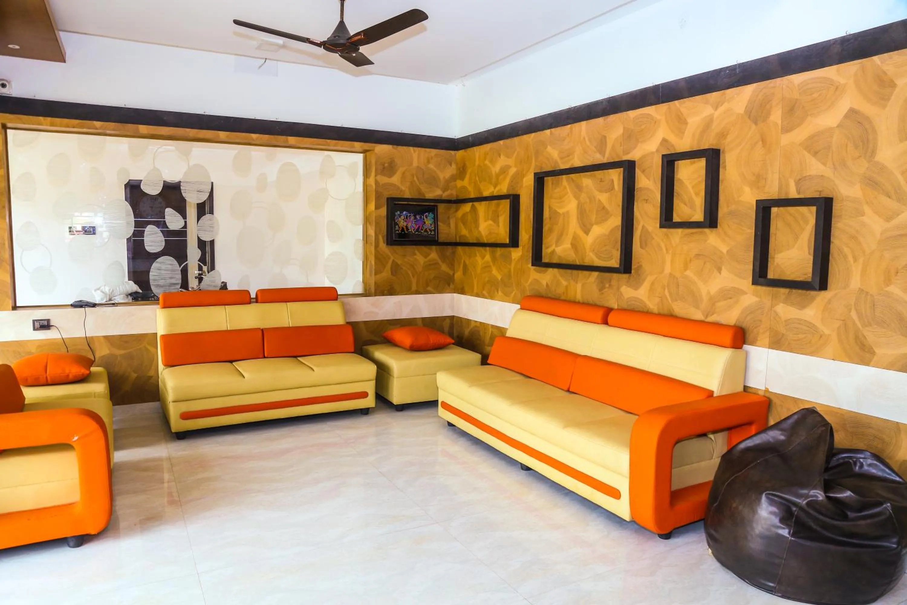 Restaurant/places to eat in P A Resort