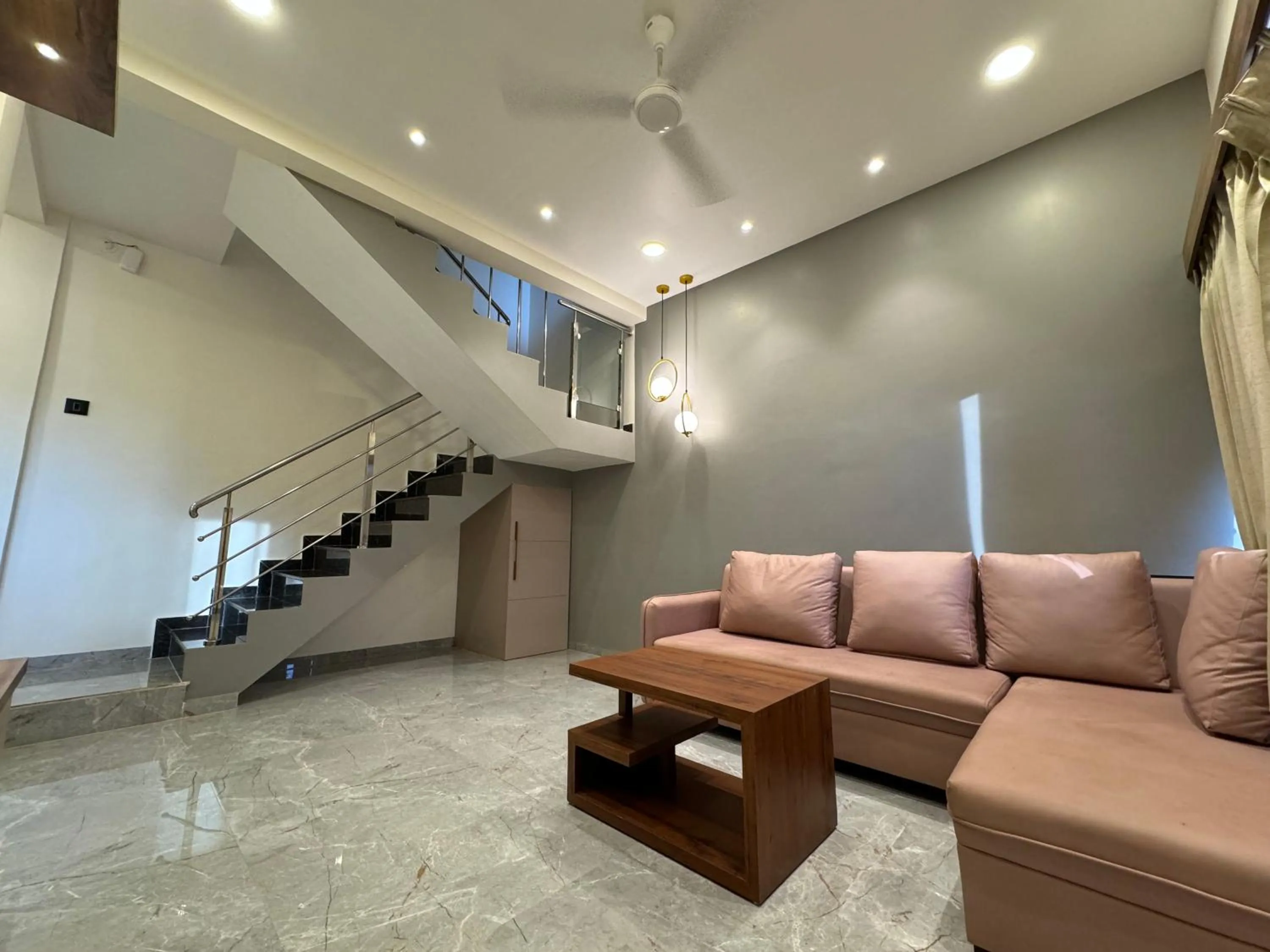 Living room in Hotel Sadhana Executive