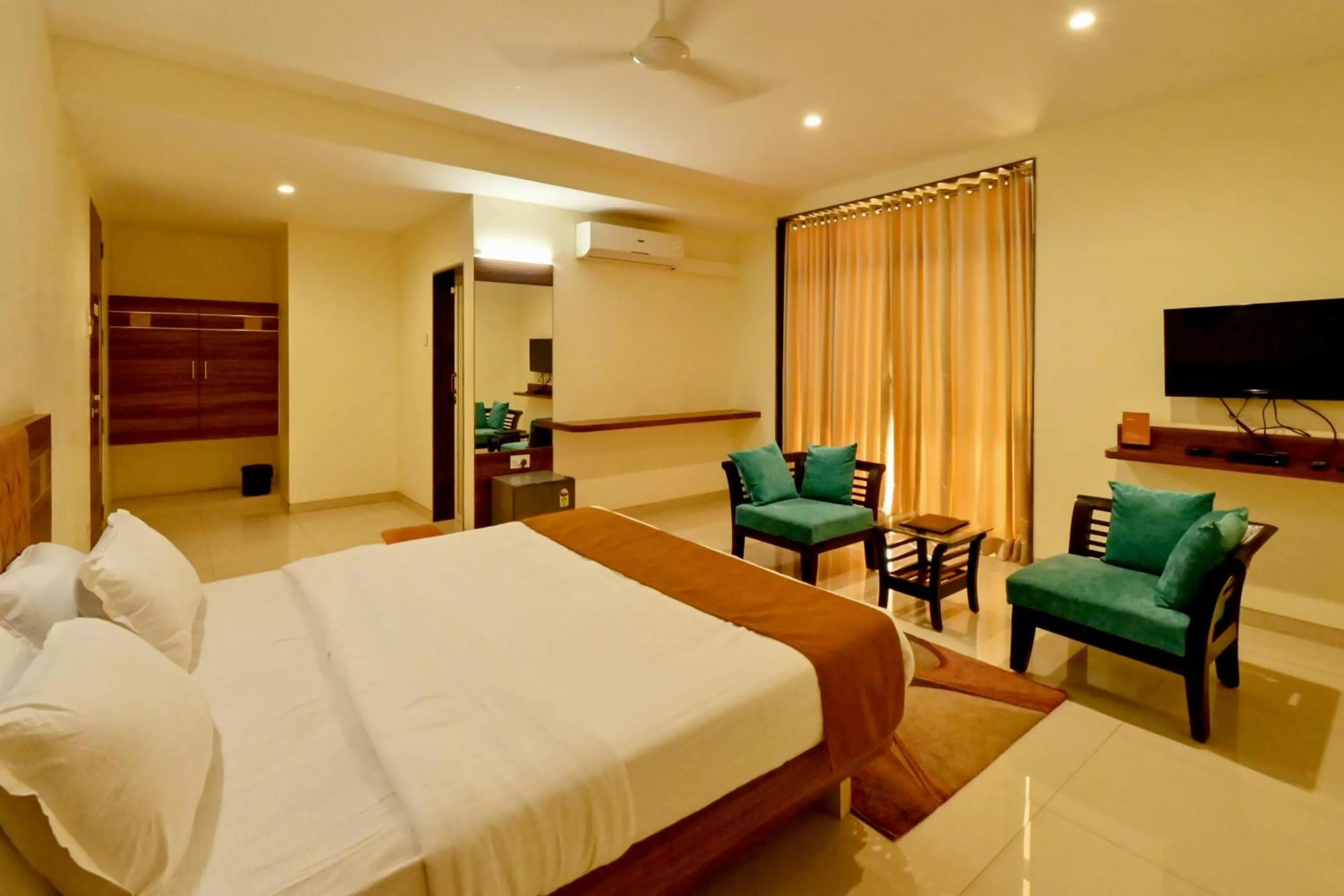 Bed in Hotel Sadhana Executive