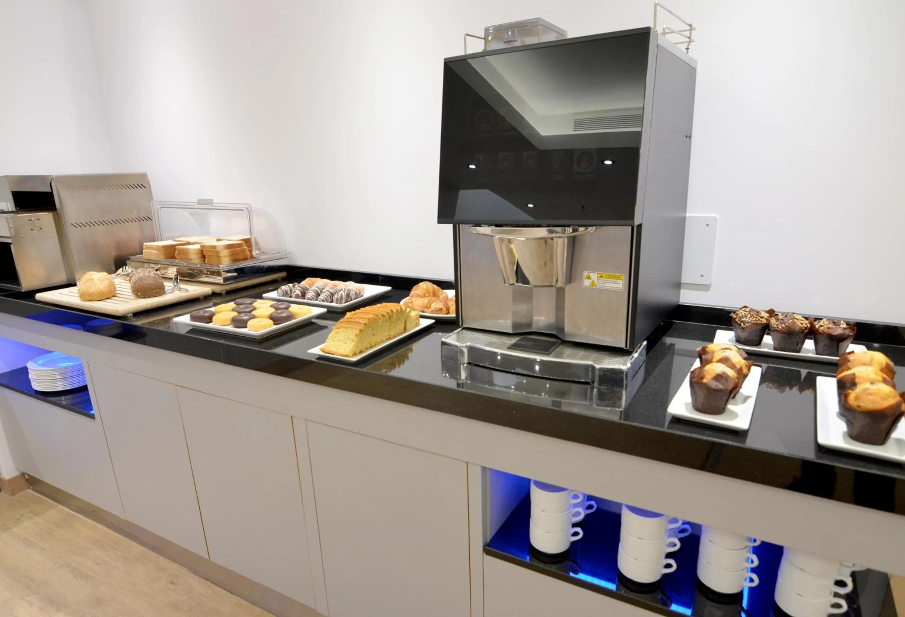 Buffet breakfast in UVE Marcenado