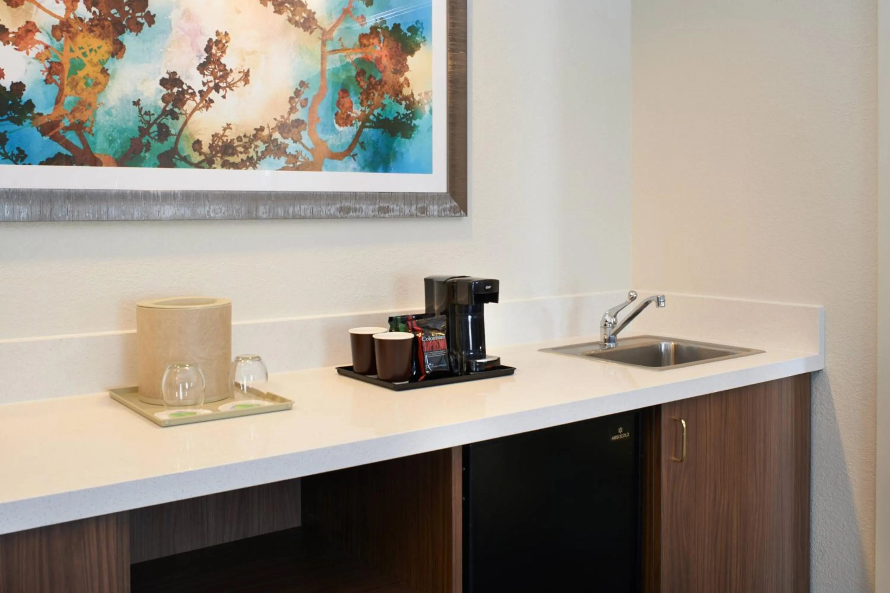 Lounge or bar in Courtyard Kansas City Overland Park / Convention Center