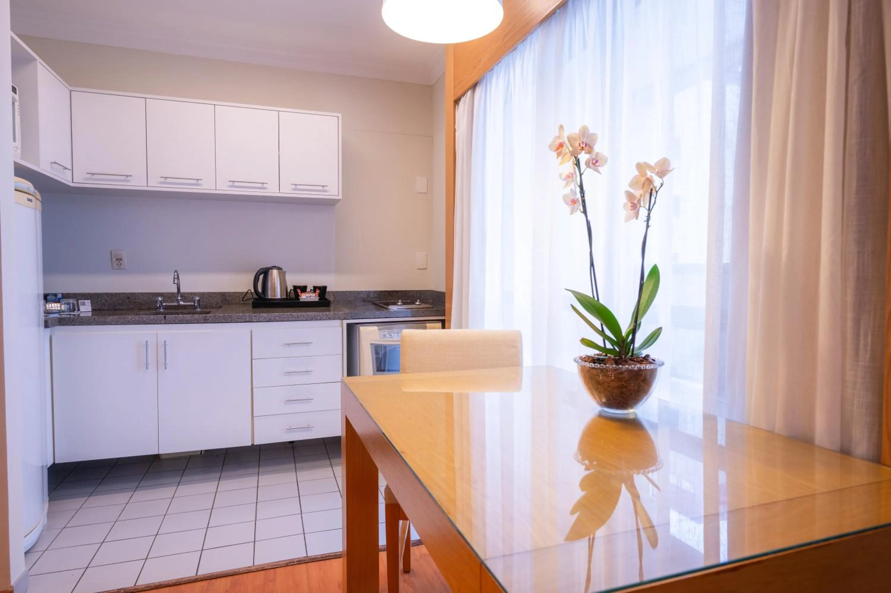 Kitchen or kitchenette in eSuítes Congonhas by Atlantica